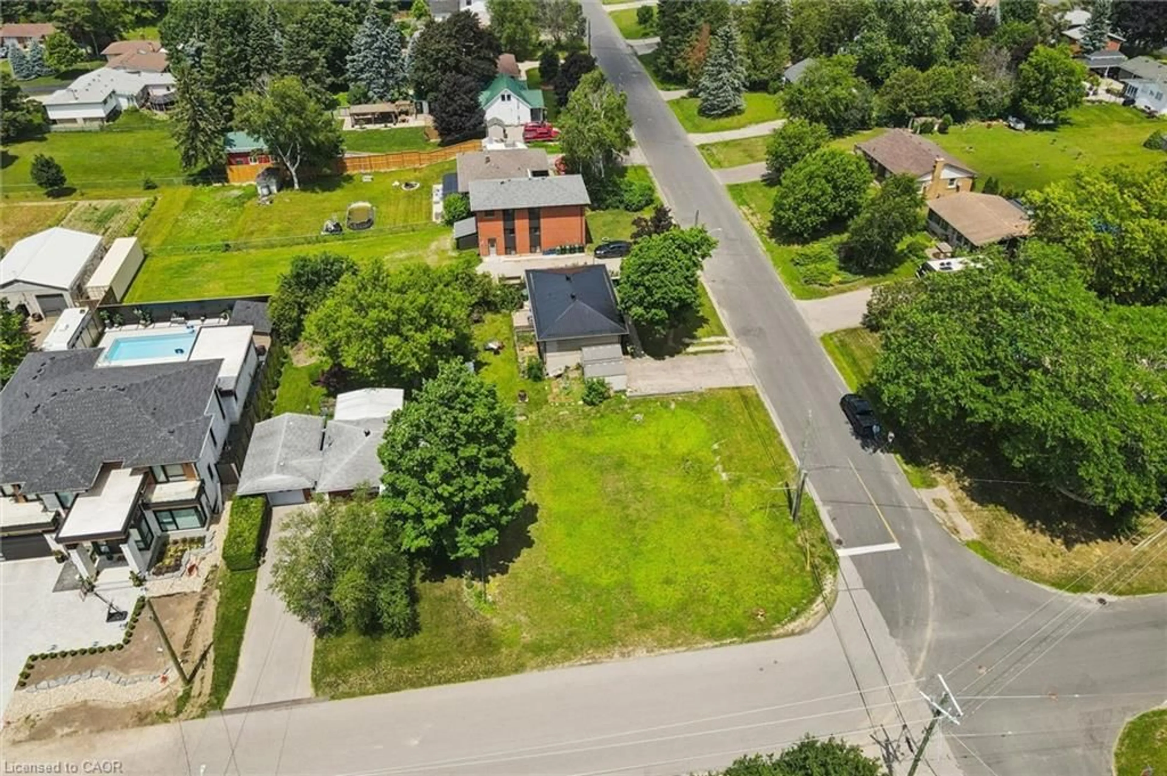 A pic from outside/outdoor area/front of a property/back of a property/a pic from drone, street for 46 Daniel Ave, Kitchener Ontario N2K 1E9