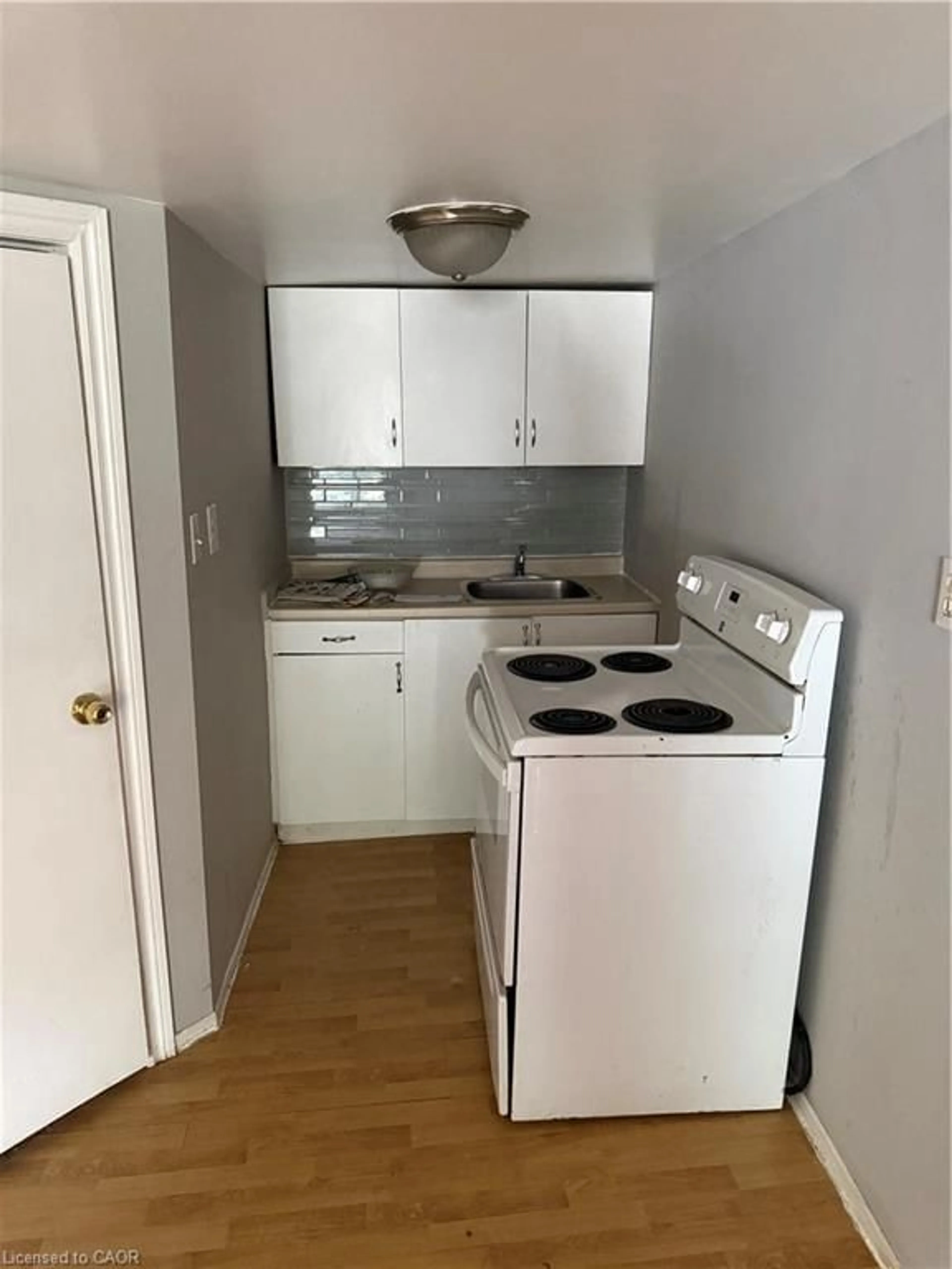 Standard kitchen, unknown for 170 Macnab St, Hamilton Ontario L8R 2M4