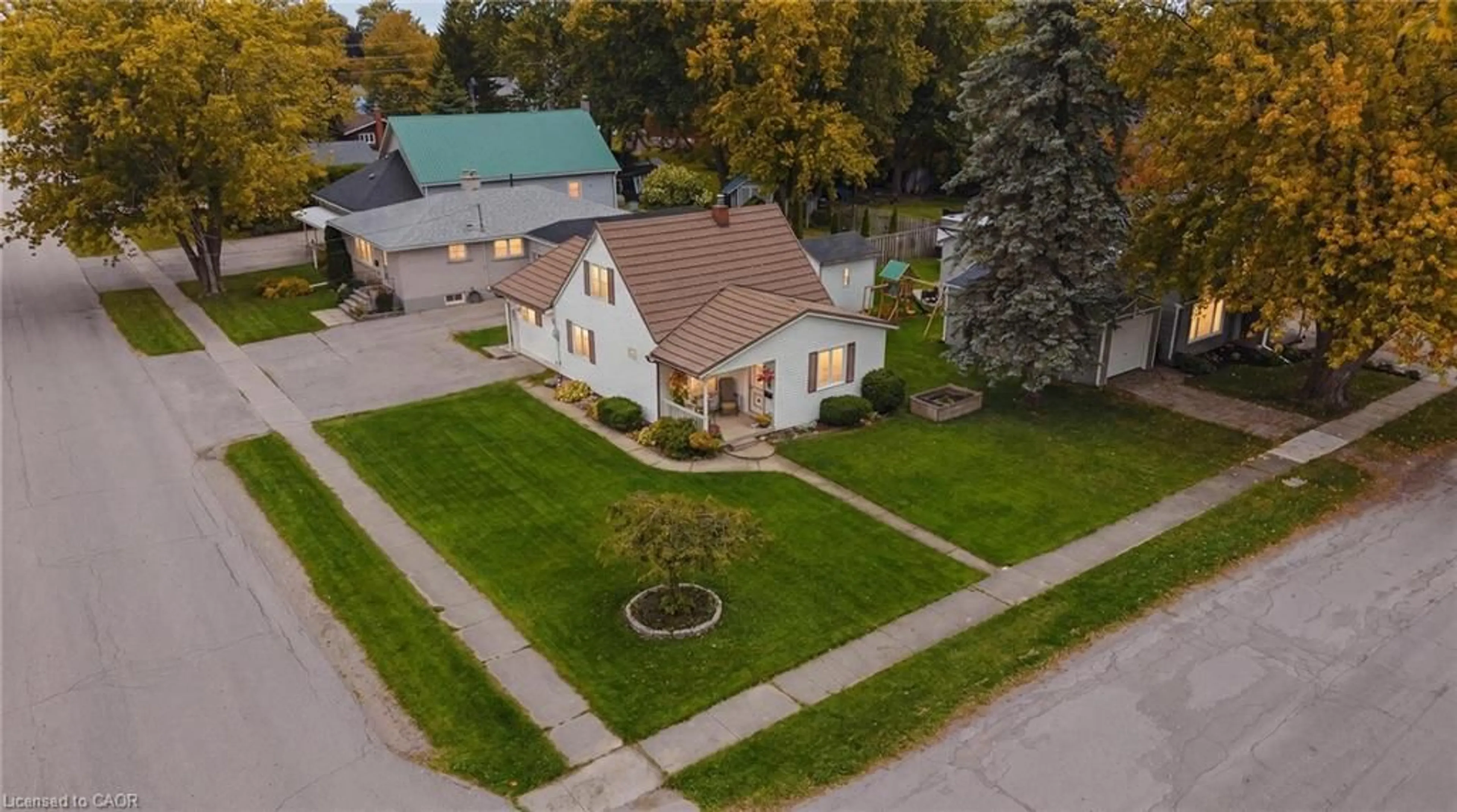 A pic from outside/outdoor area/front of a property/back of a property/a pic from drone, street for 605 Inkerman St, Listowel Ontario N4W 2N9