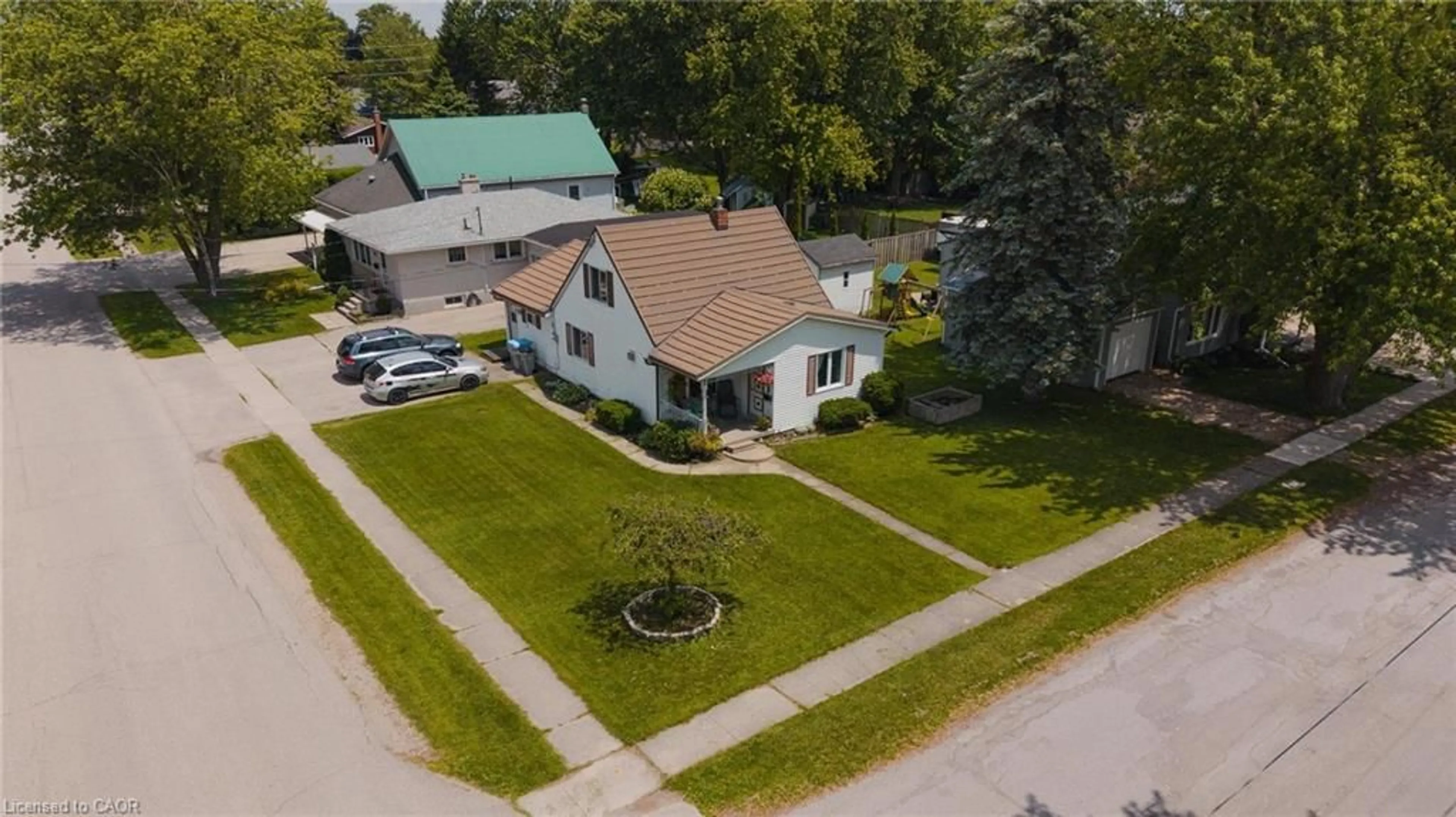 A pic from outside/outdoor area/front of a property/back of a property/a pic from drone, street for 605 Inkerman St, Listowel Ontario N4W 2N9