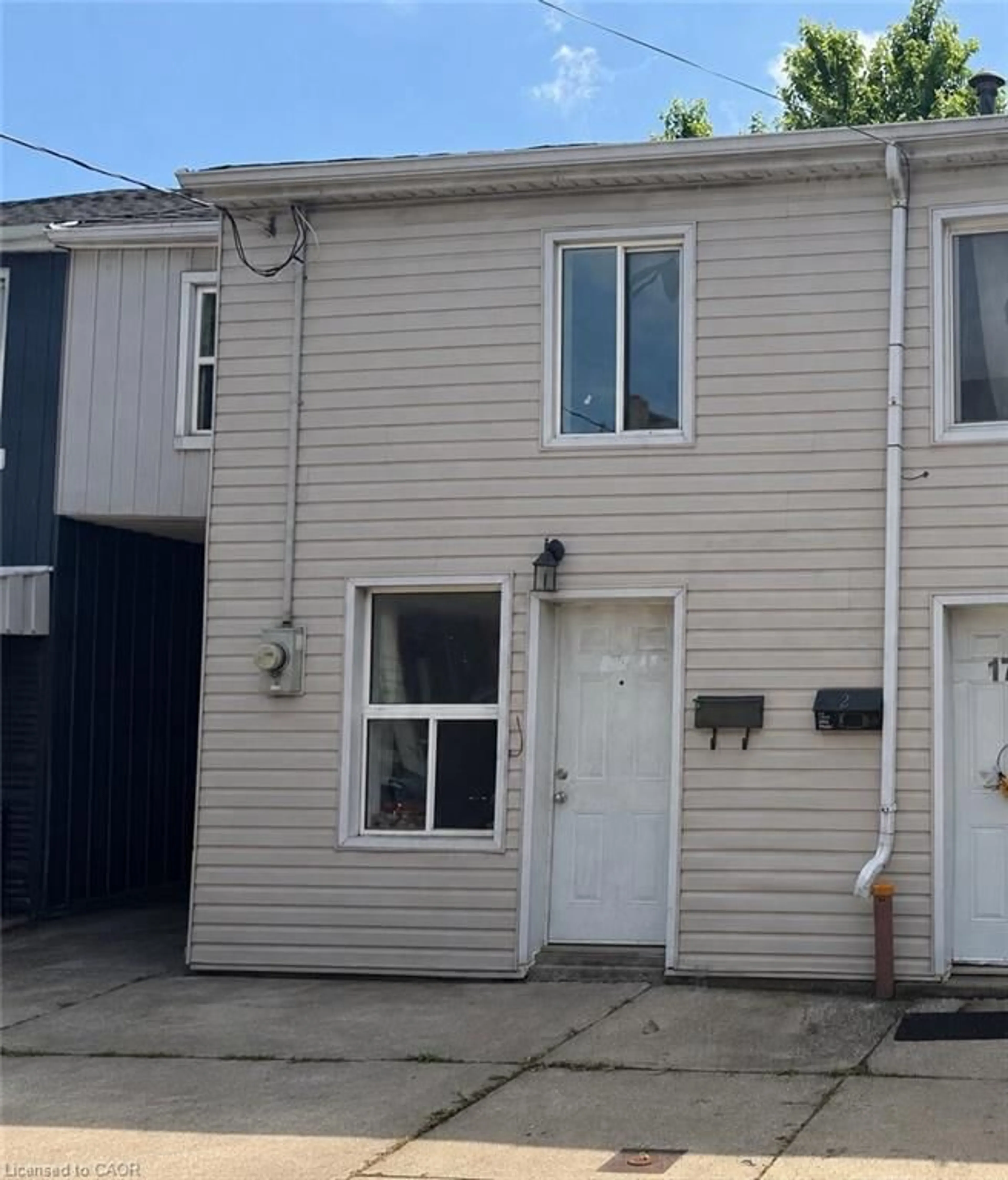 Home with vinyl exterior material, street for 170 1/2 Macnab St, Hamilton Ontario L8R 2M4