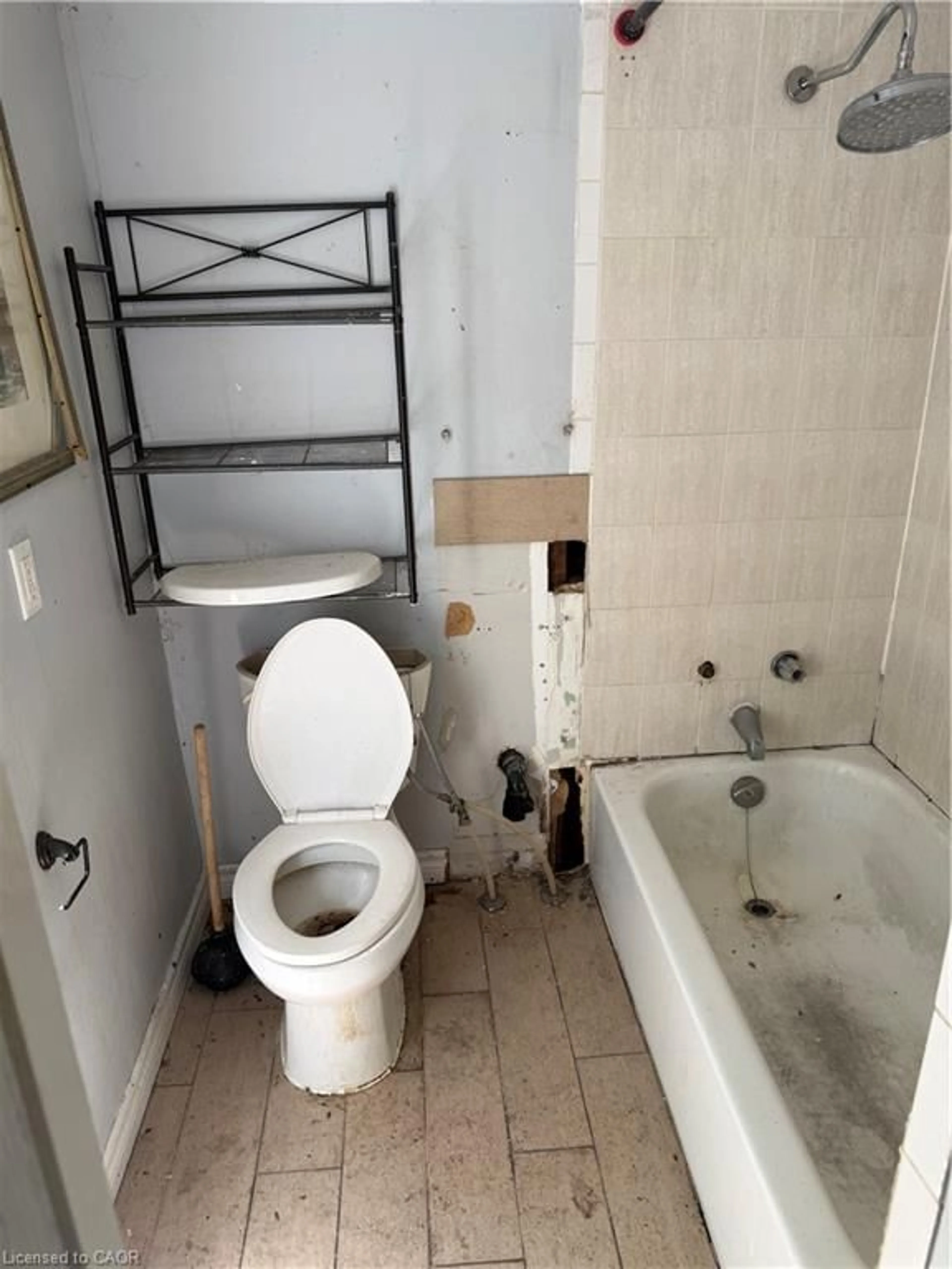 Standard bathroom, floor is not visible for 170 1/2 Macnab St, Hamilton Ontario L8R 2M4