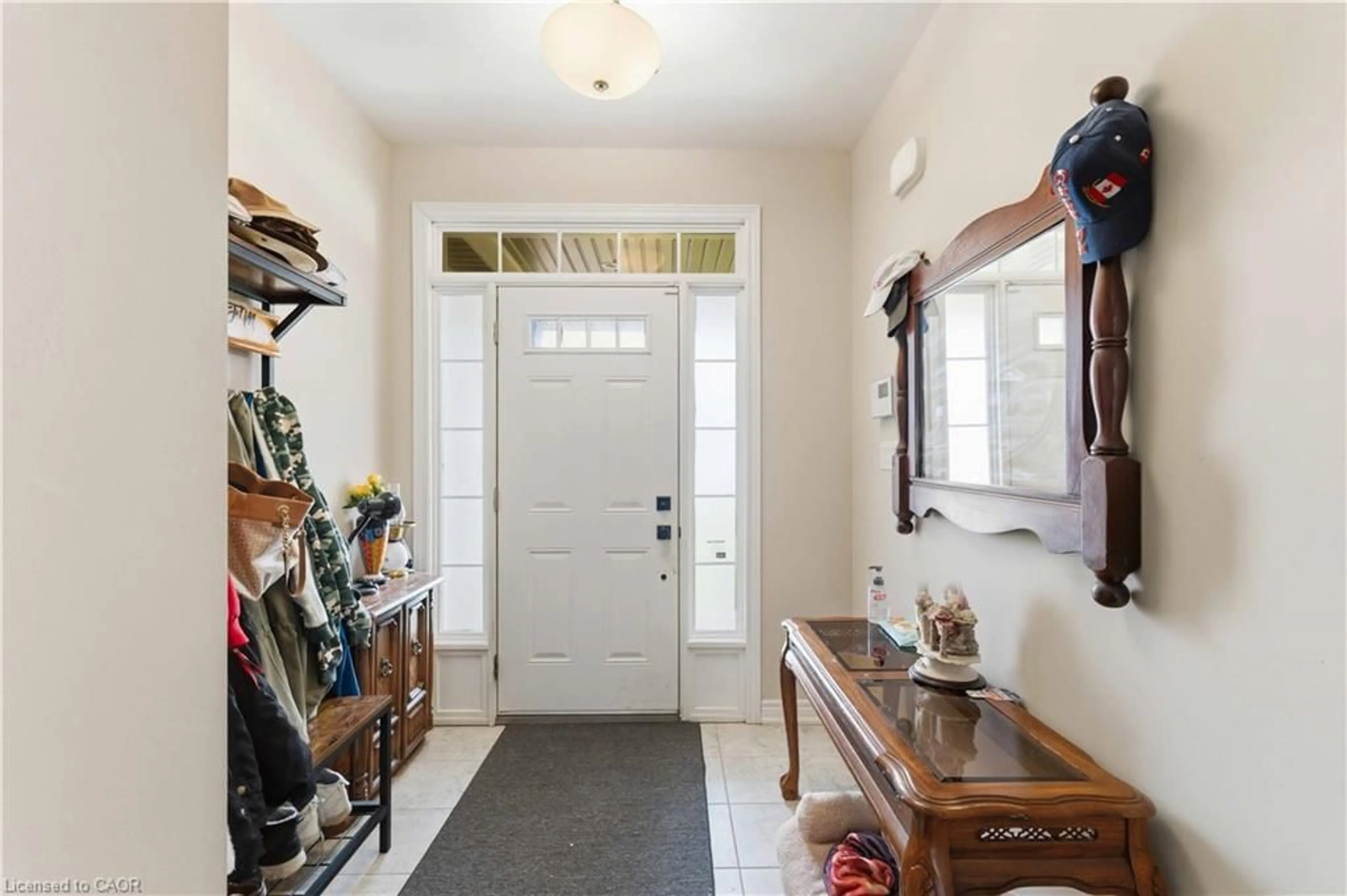 Indoor entryway for 9 Efthemio Crt, Smithville Ontario L0R 2A0