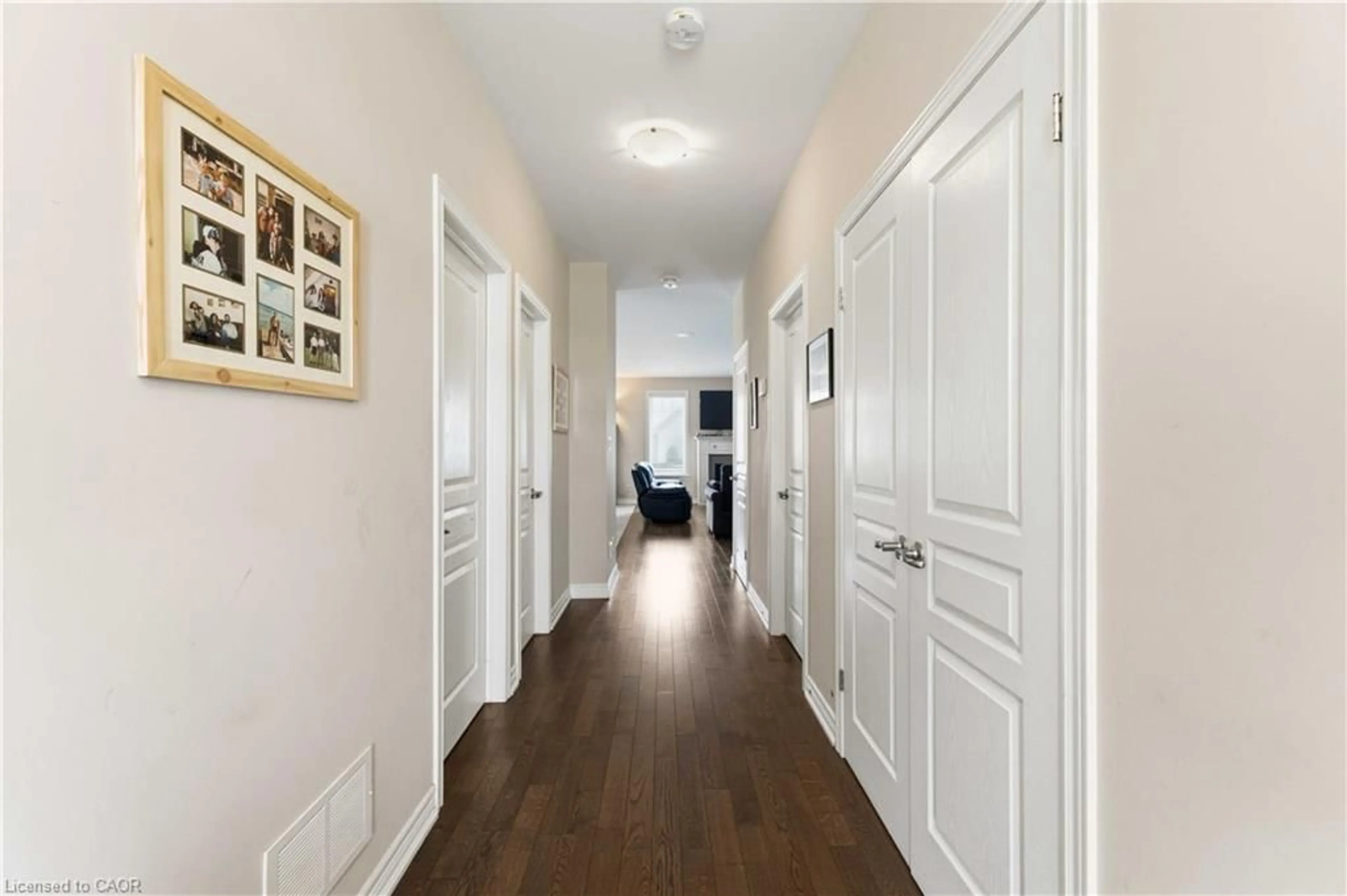 Indoor entryway for 9 Efthemio Crt, Smithville Ontario L0R 2A0