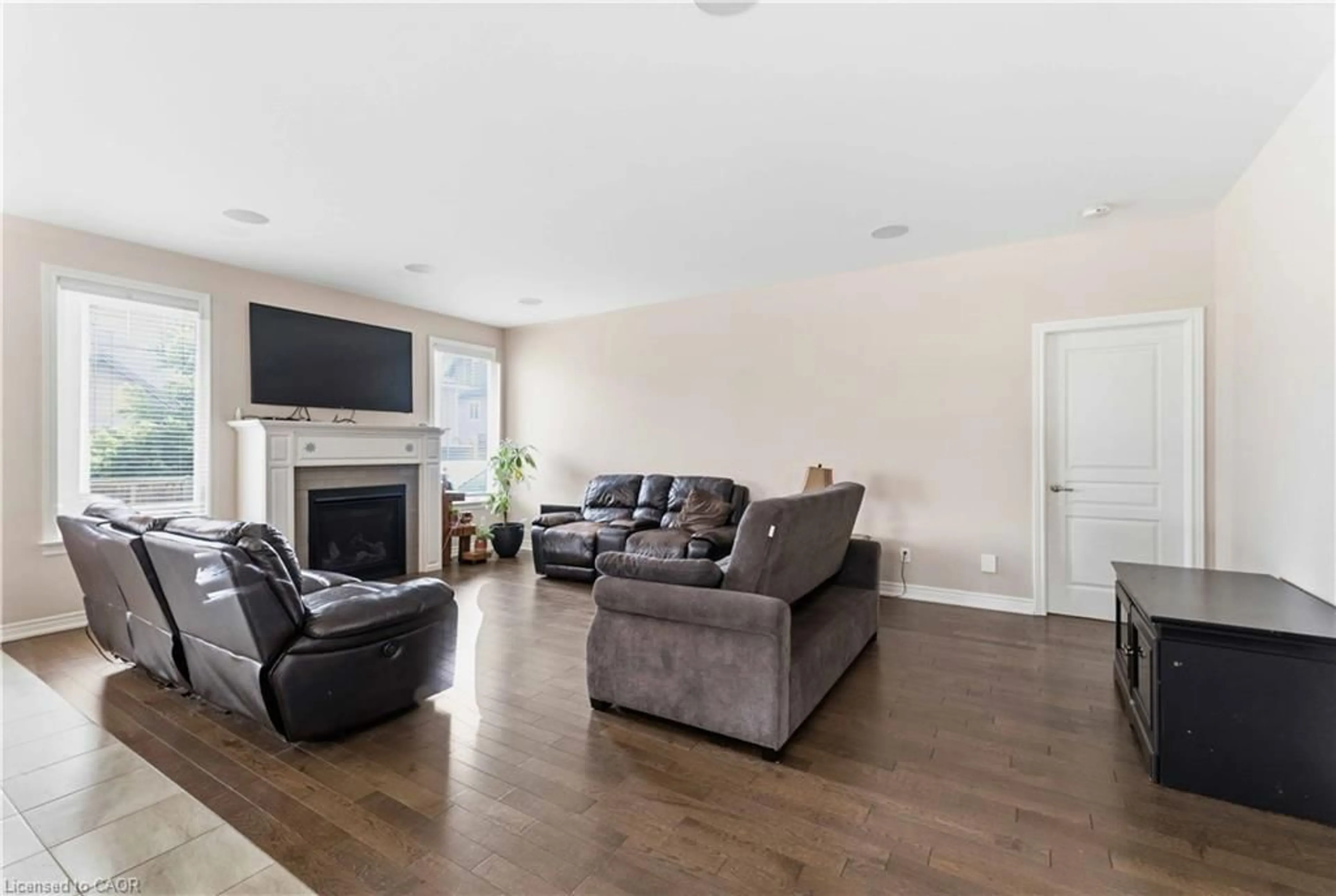 Living room with furniture, unknown for 9 Efthemio Crt, Smithville Ontario L0R 2A0