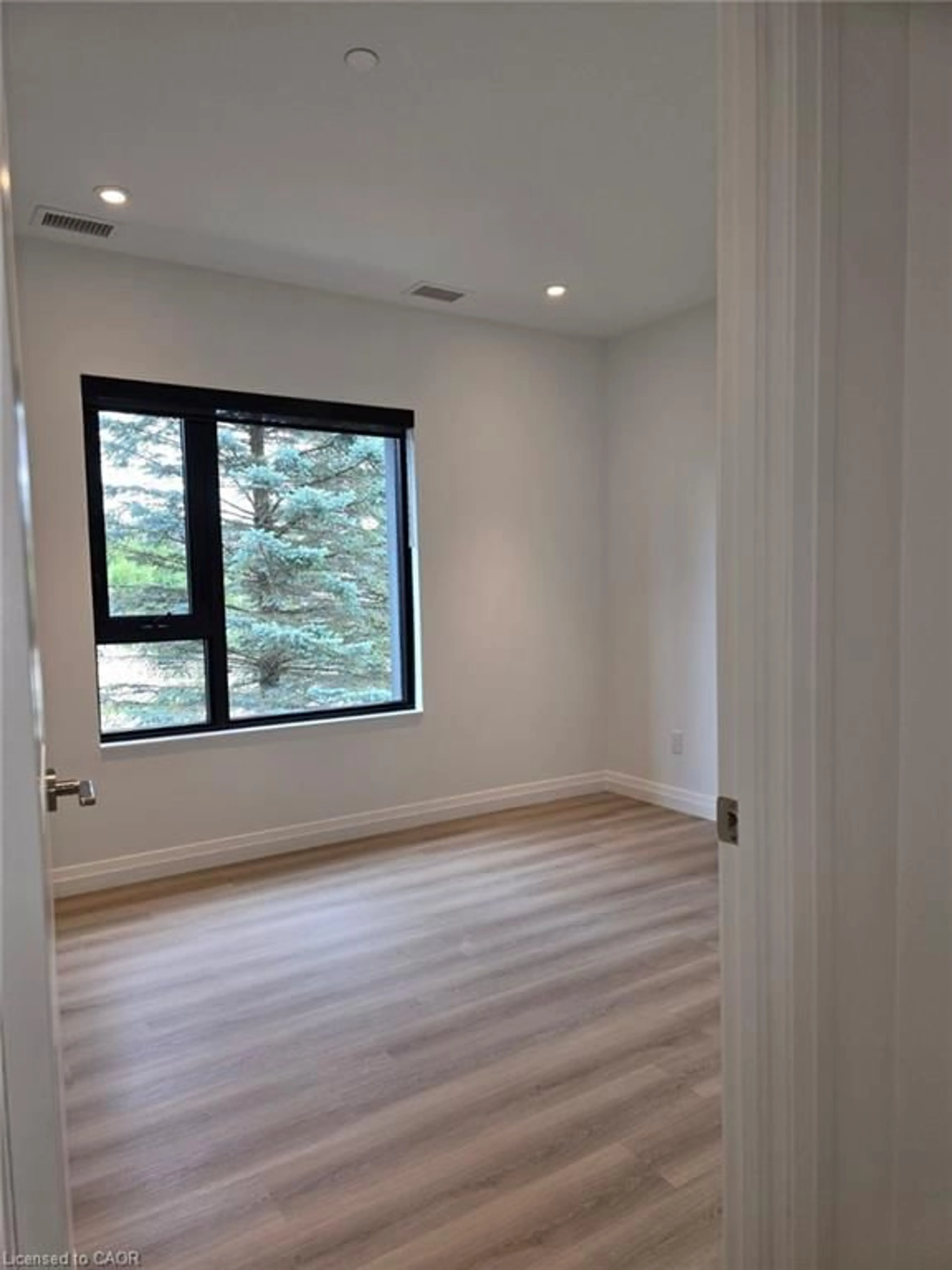 A pic of a room for 525 New Dundee Rd #226, Kitchener Ontario N2P 2L1