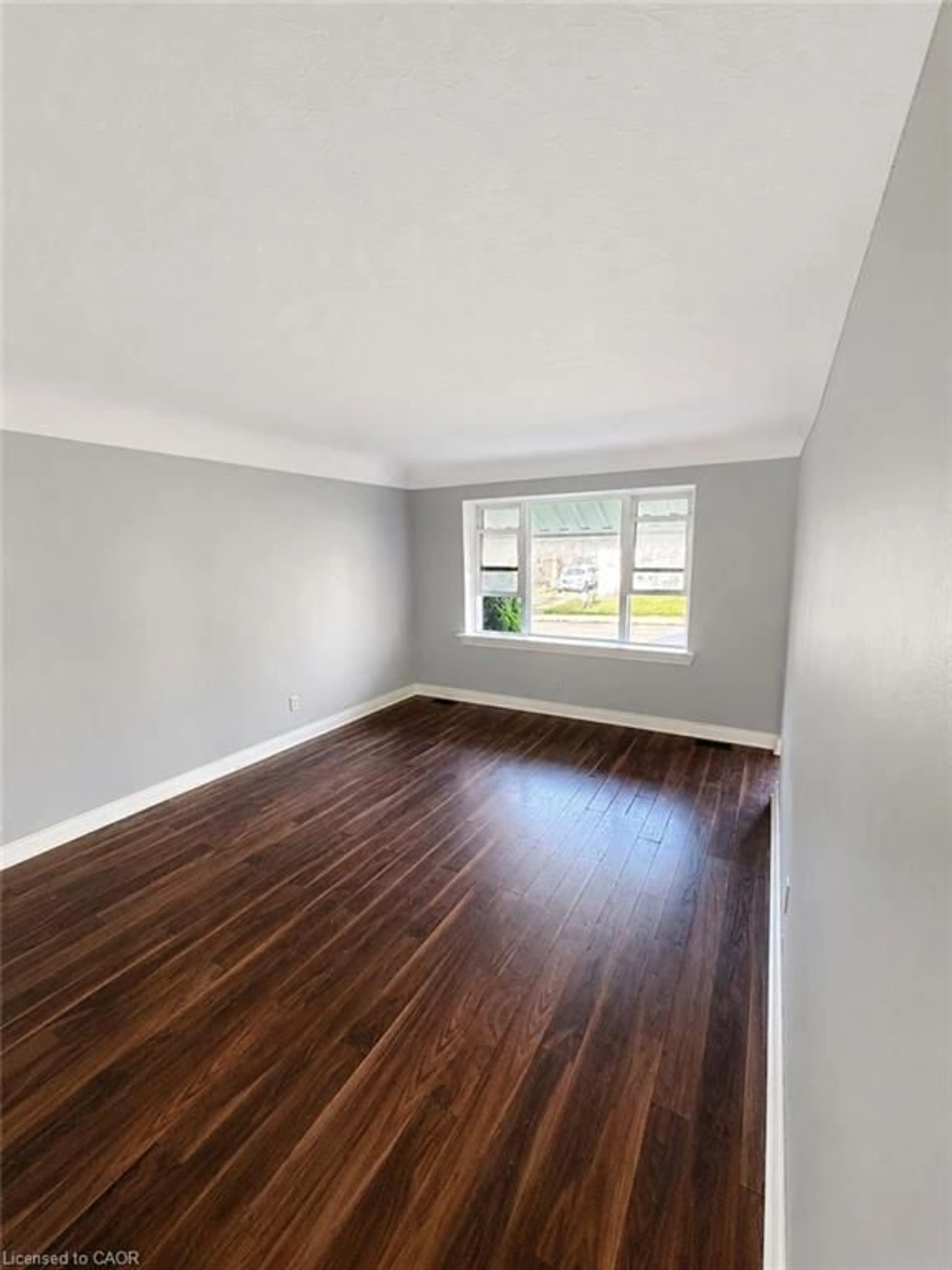 A pic of a room for 294 East 27th St, Hamilton Ontario L8V 3G6