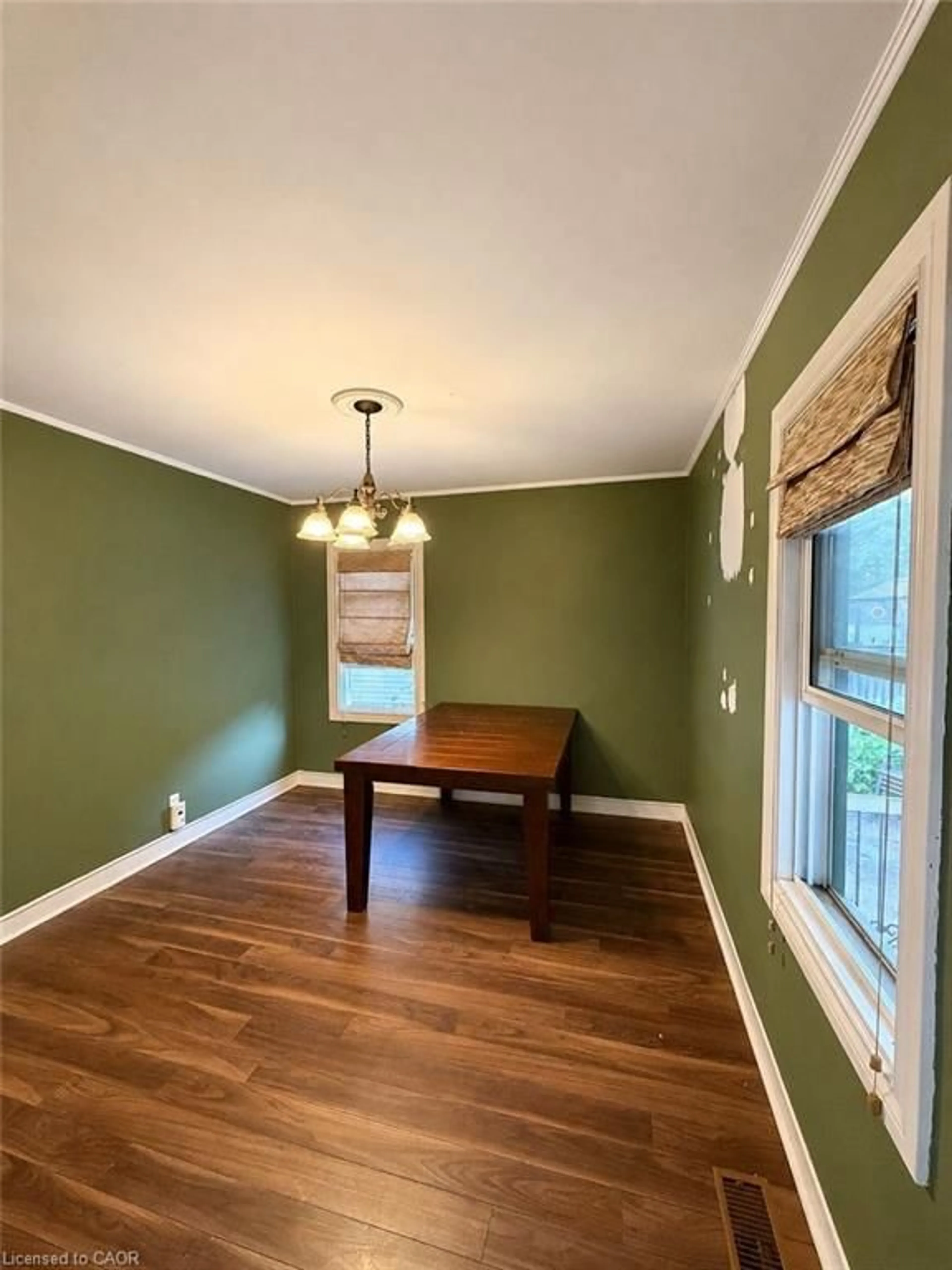 Dining room, wood/laminate floor for 294 East 27th St, Hamilton Ontario L8V 3G6