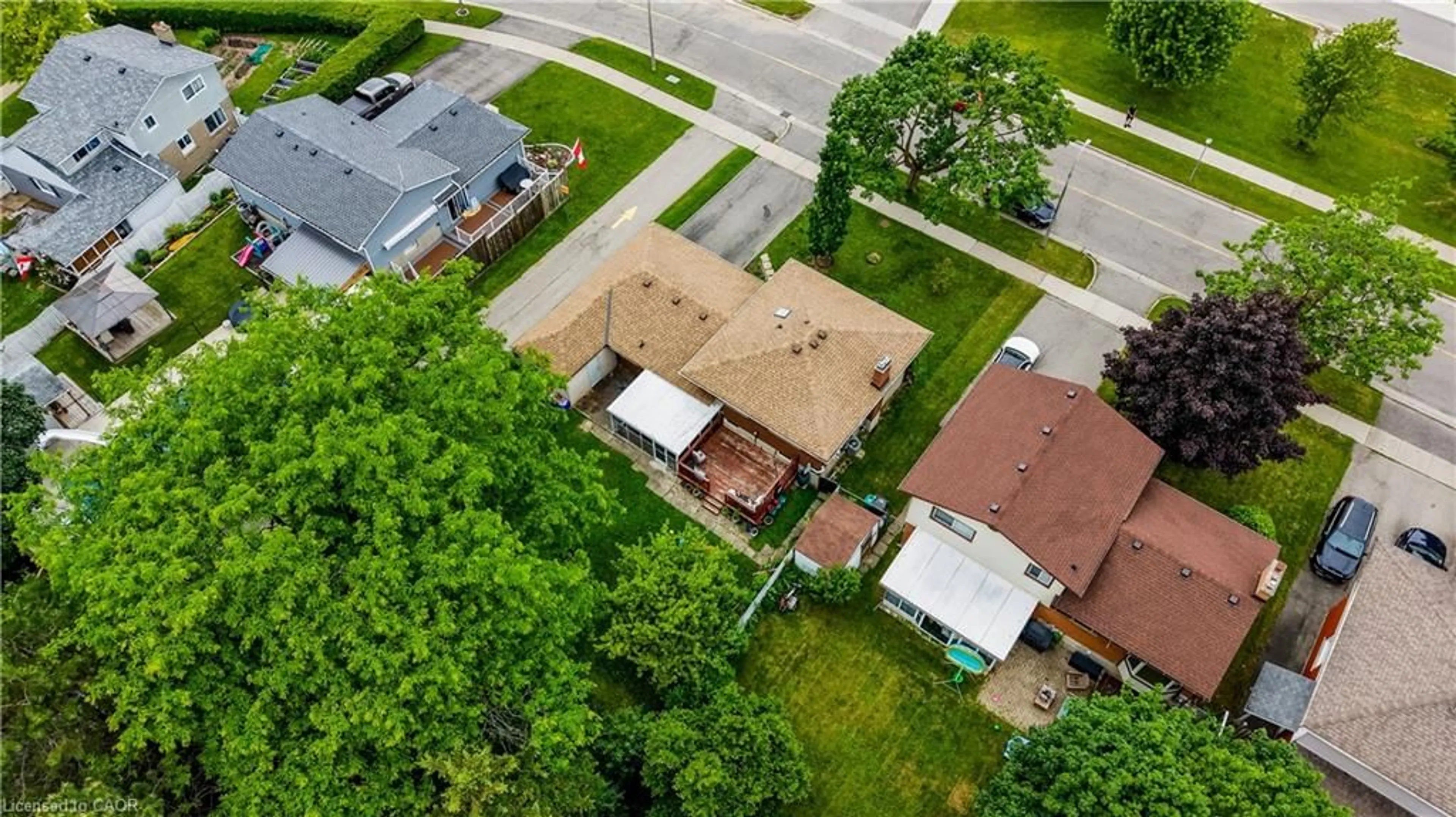 A pic from outside/outdoor area/front of a property/back of a property/a pic from drone, street for 619 Forest Hill Dr, Kitchener Ontario N2N 1A1