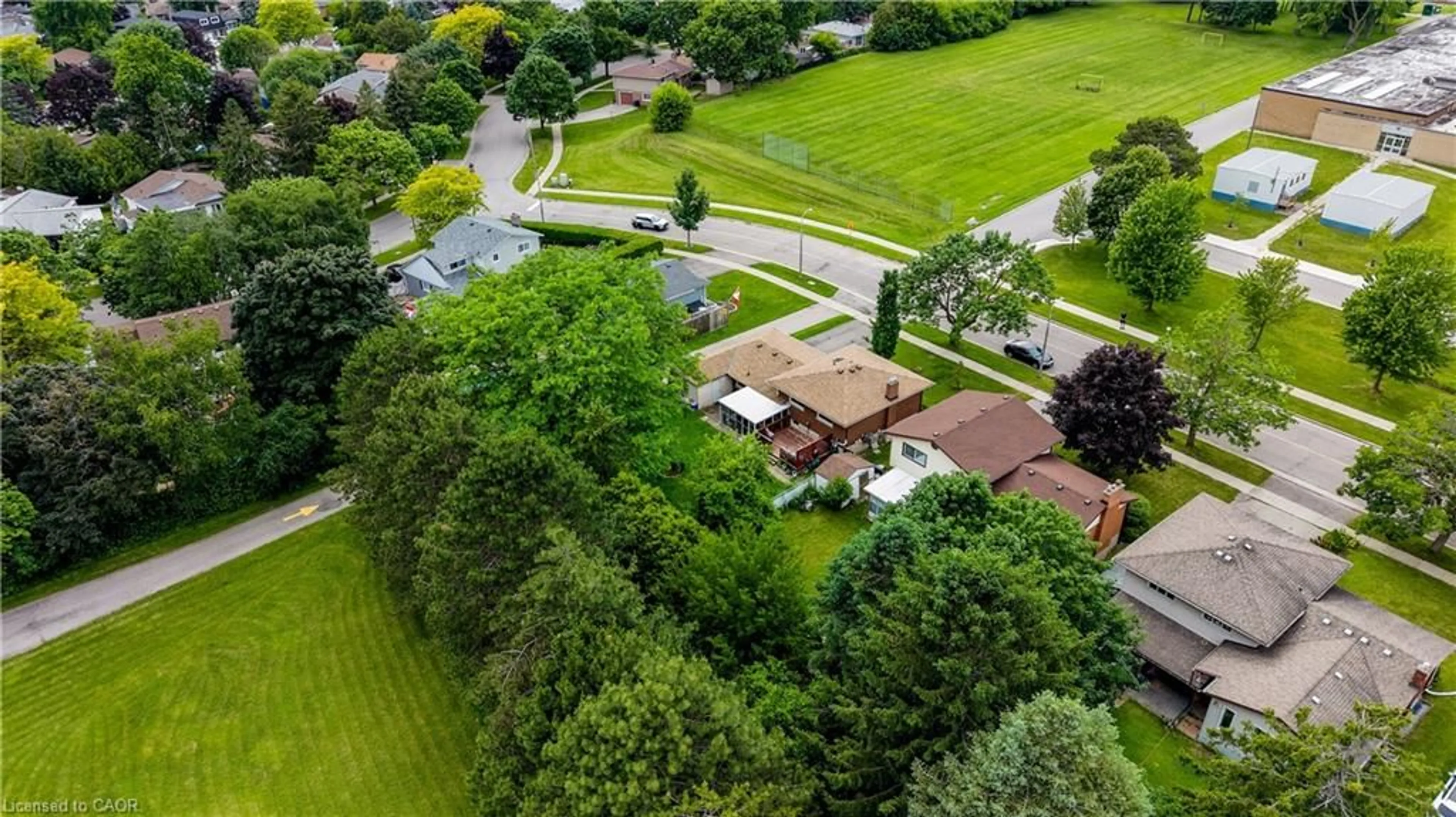 A pic from outside/outdoor area/front of a property/back of a property/a pic from drone, street for 619 Forest Hill Dr, Kitchener Ontario N2N 1A1