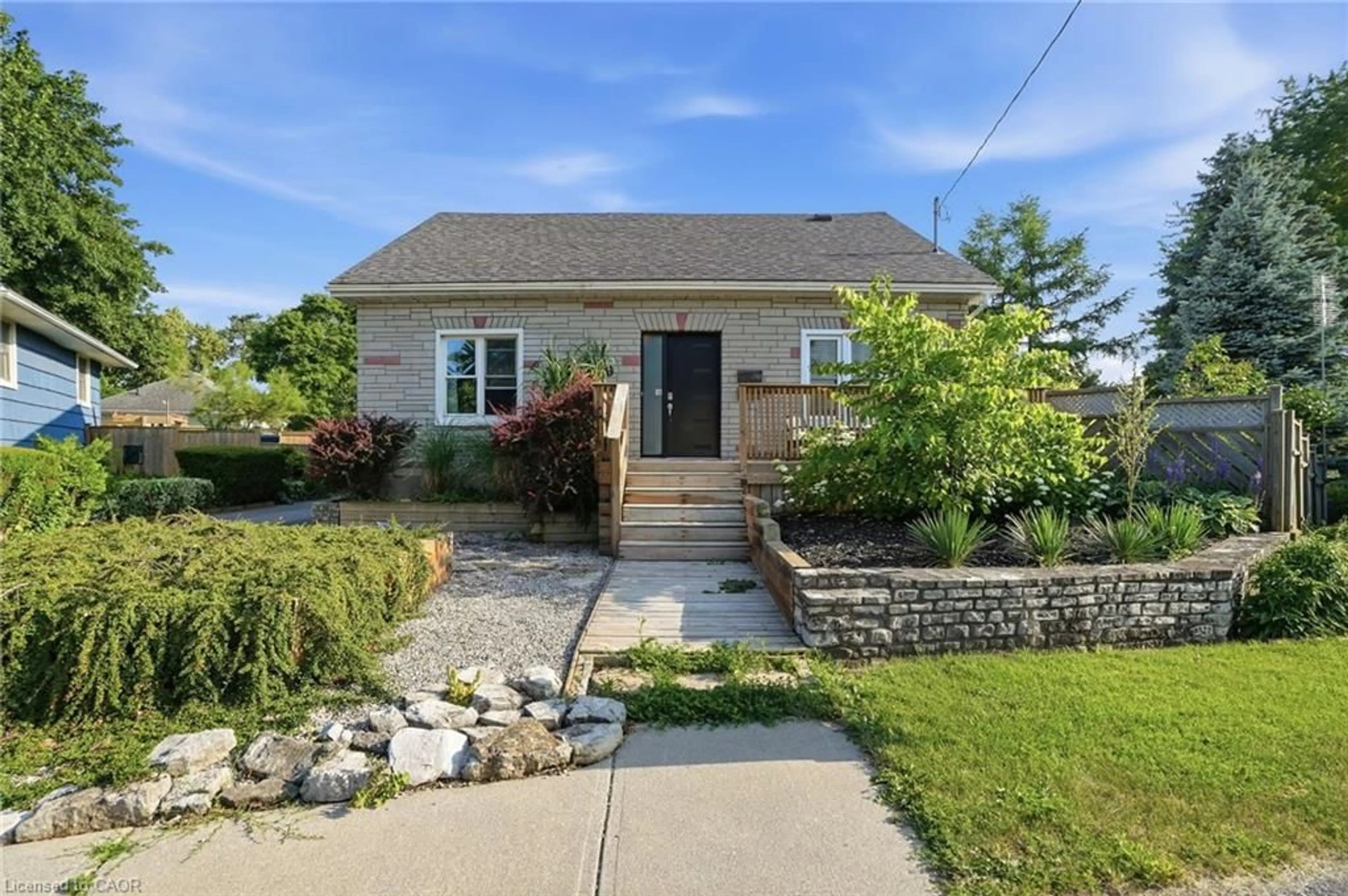 Unknown for 19 Victoria St, Paris Ontario N3L 1A8