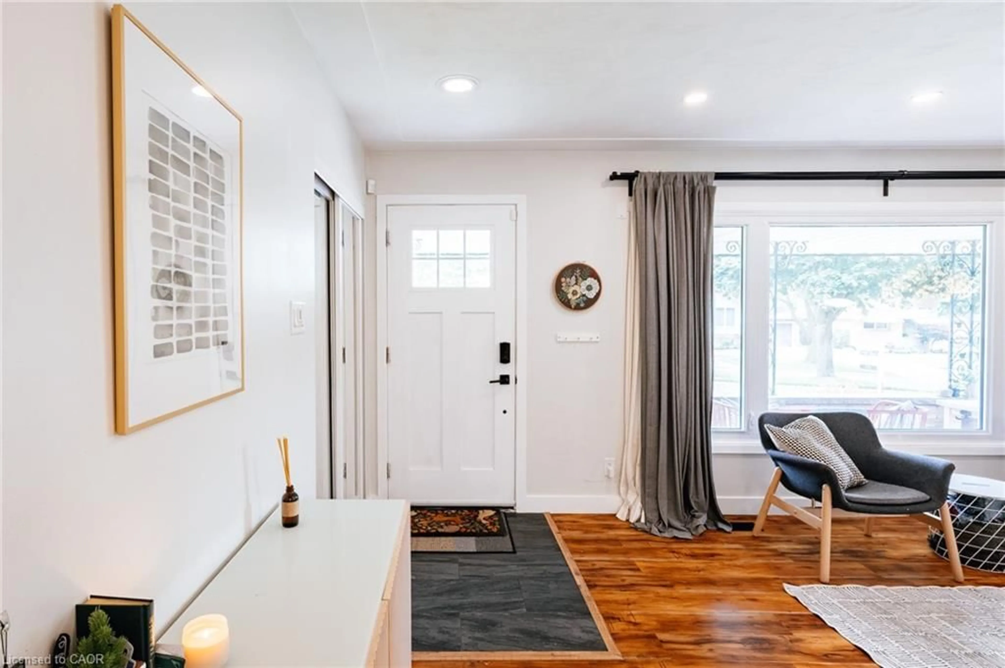 Indoor entryway for 217 Dixon St, Kitchener Ontario N2G 3E8