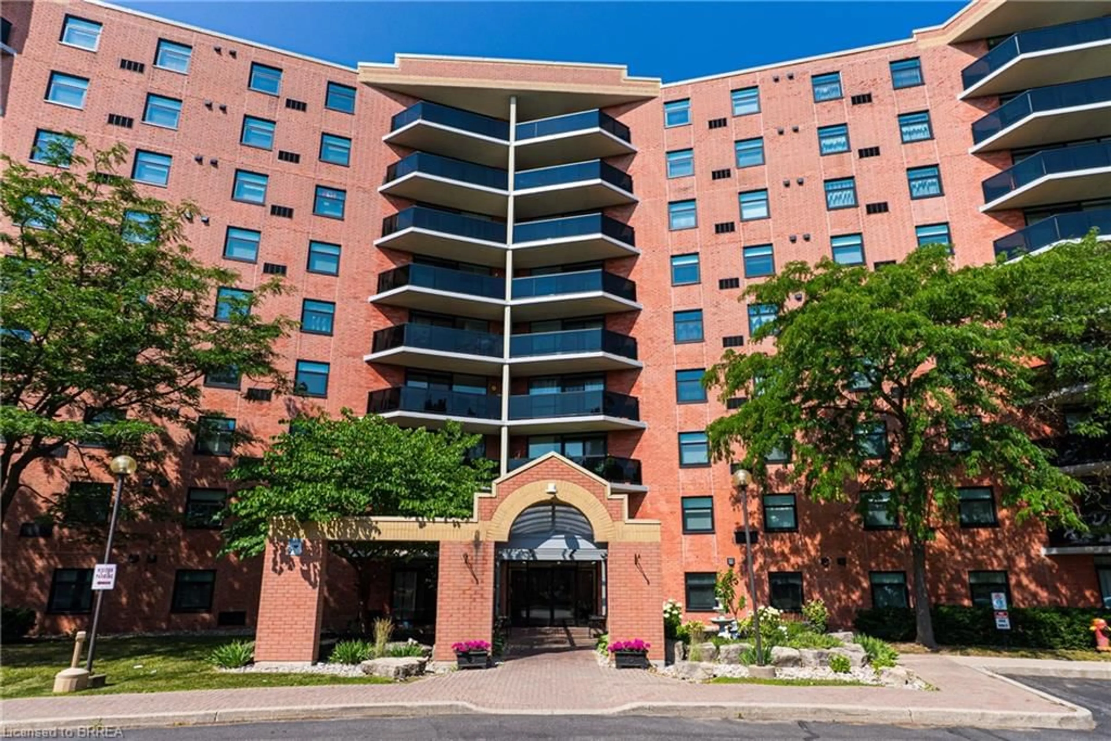 Indoor foyer for 9 Bonheur Crt #905, Brantford Ontario N3P 1Z5