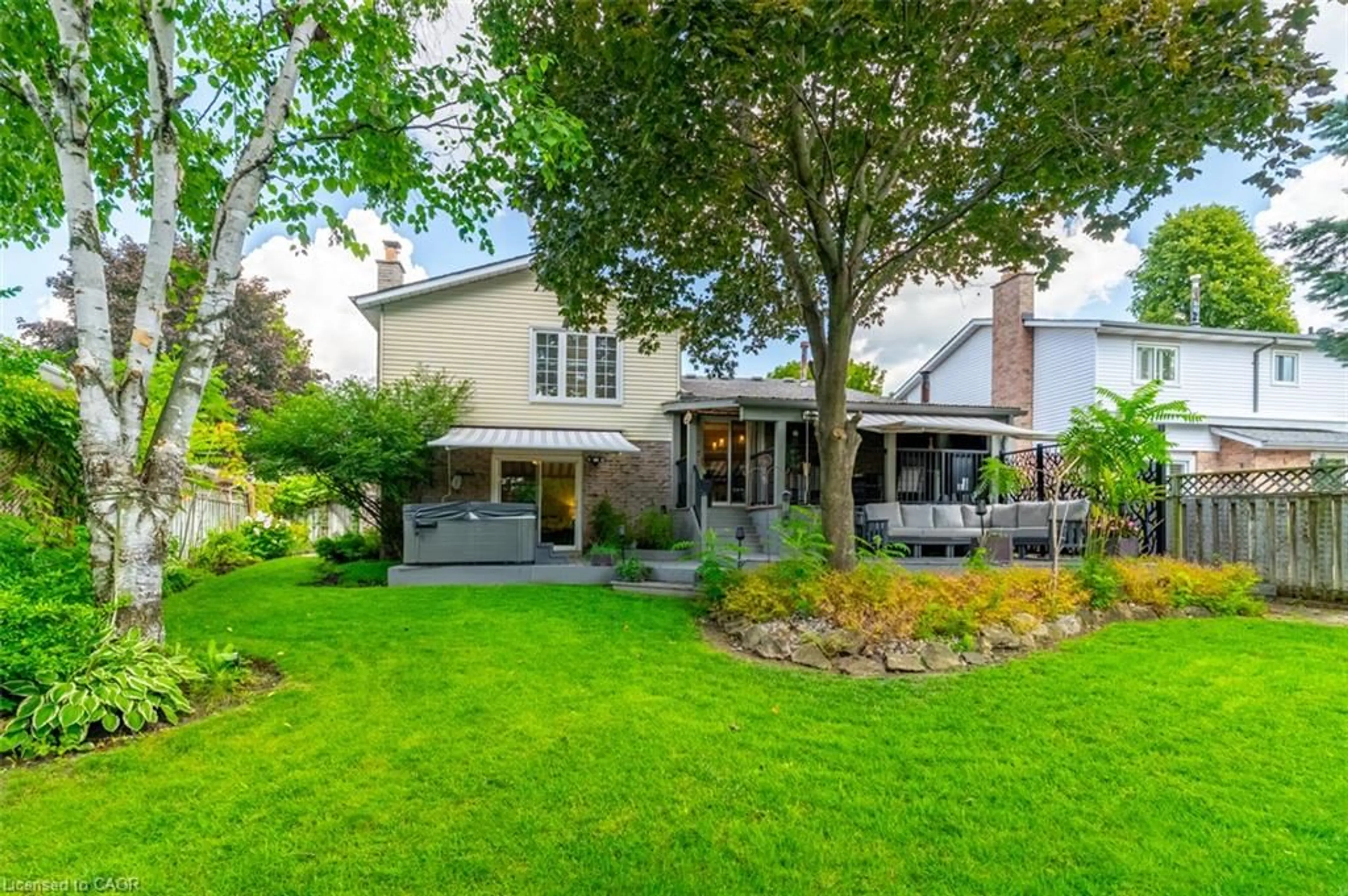 Patio, street for 619 Moorelands Cres, Milton Ontario L9T 4B3