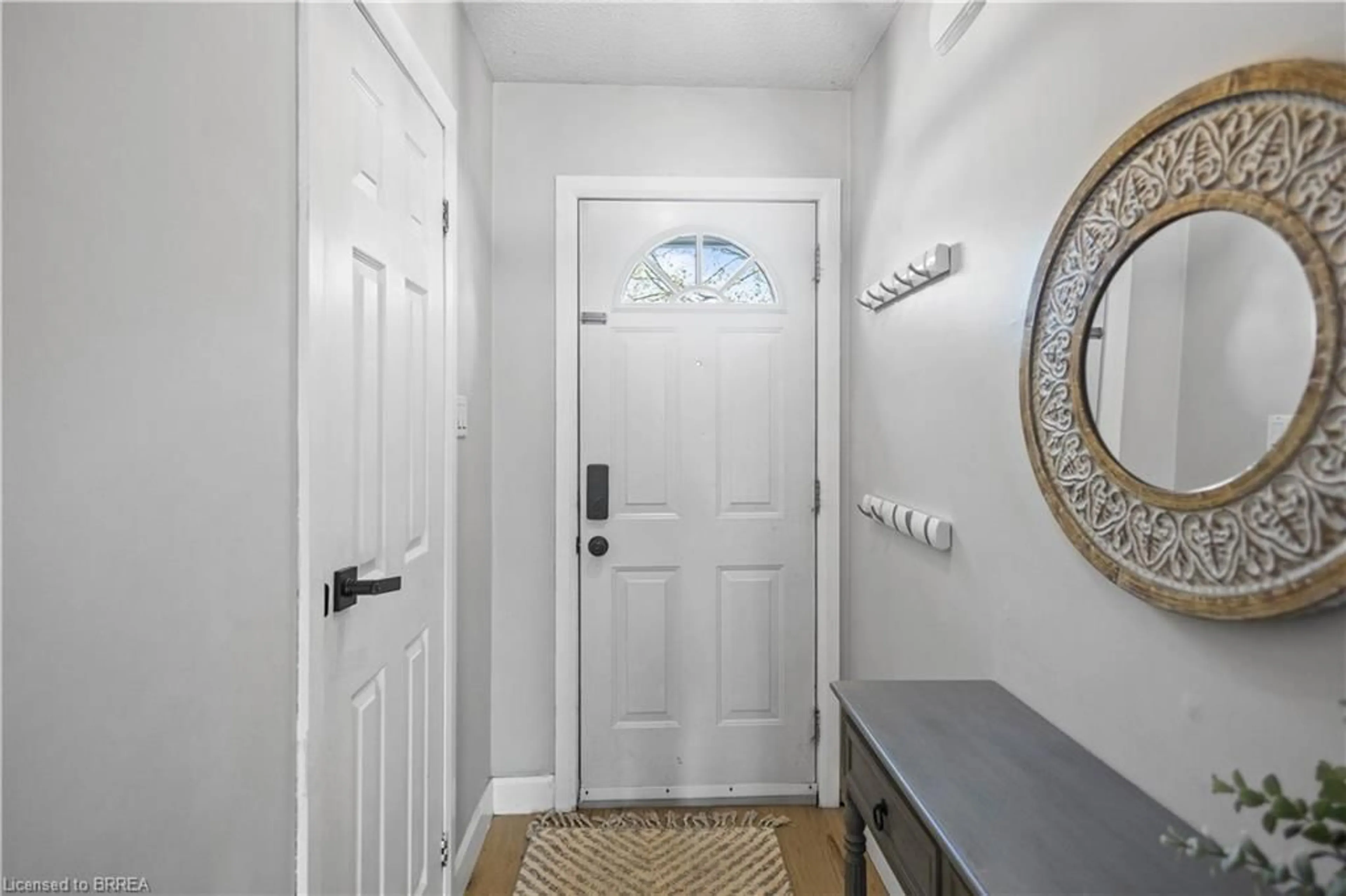 Indoor entryway for 149 Brantwood Park Rd #F, Brantford Ontario N3P 1X9