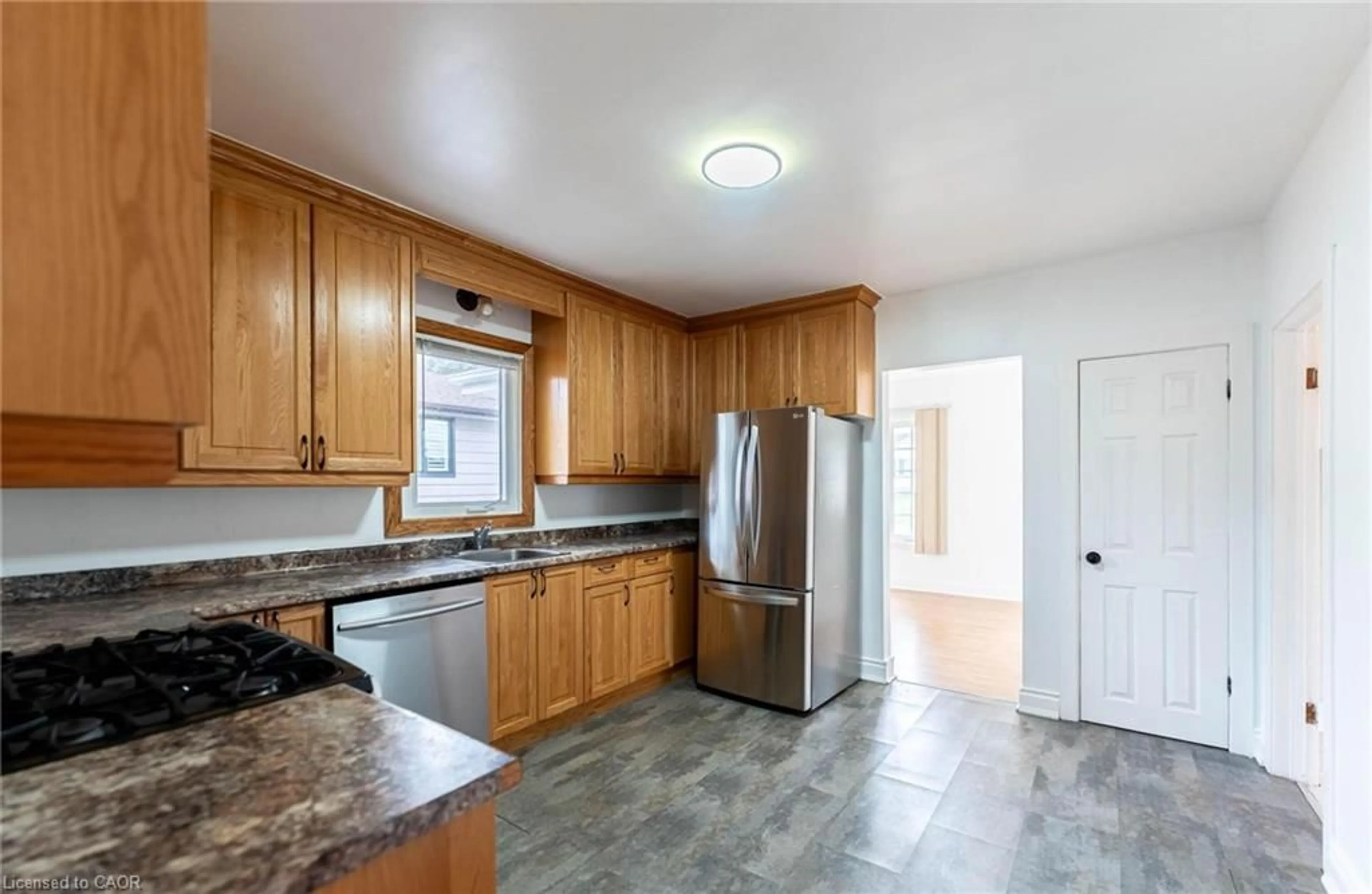 Standard kitchen, ceramic/tile floor for 185 Cedardale Ave, Stoney Creek Ontario L8E 1R4
