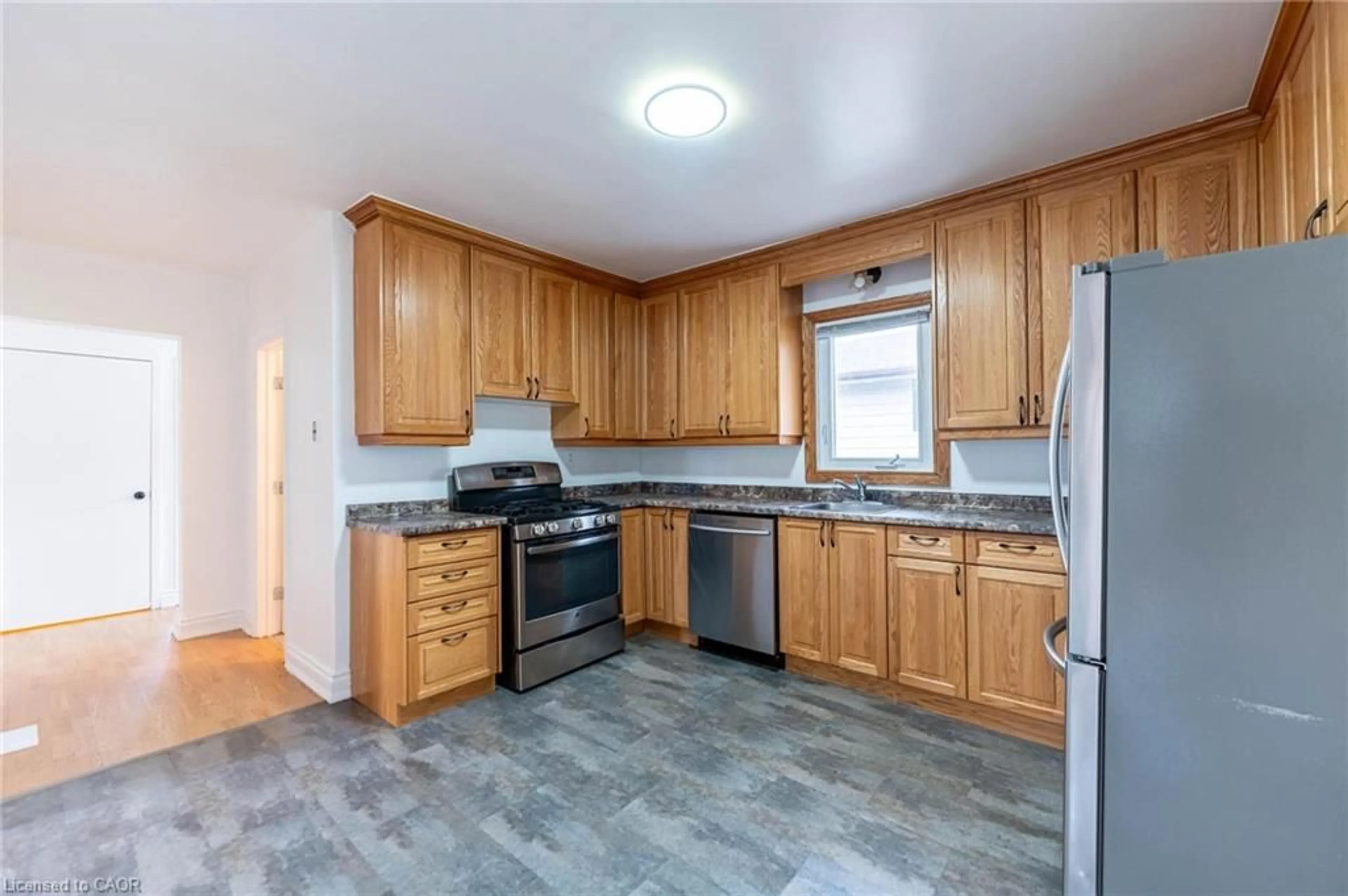 Standard kitchen, unknown for 185 Cedardale Ave, Stoney Creek Ontario L8E 1R4