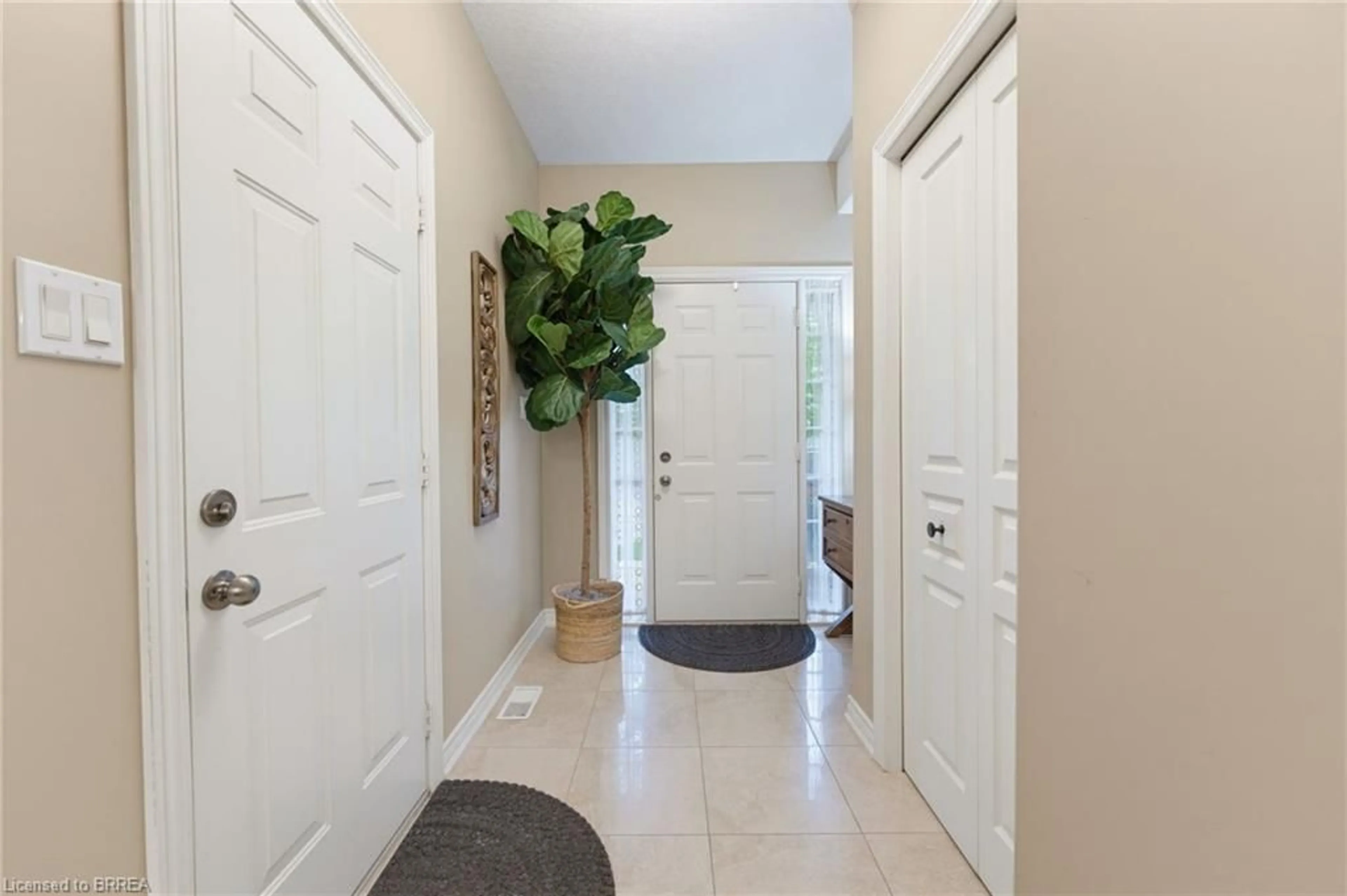 Indoor entryway for 655 Park Rd #13, Brantford Ontario N3R 0A2