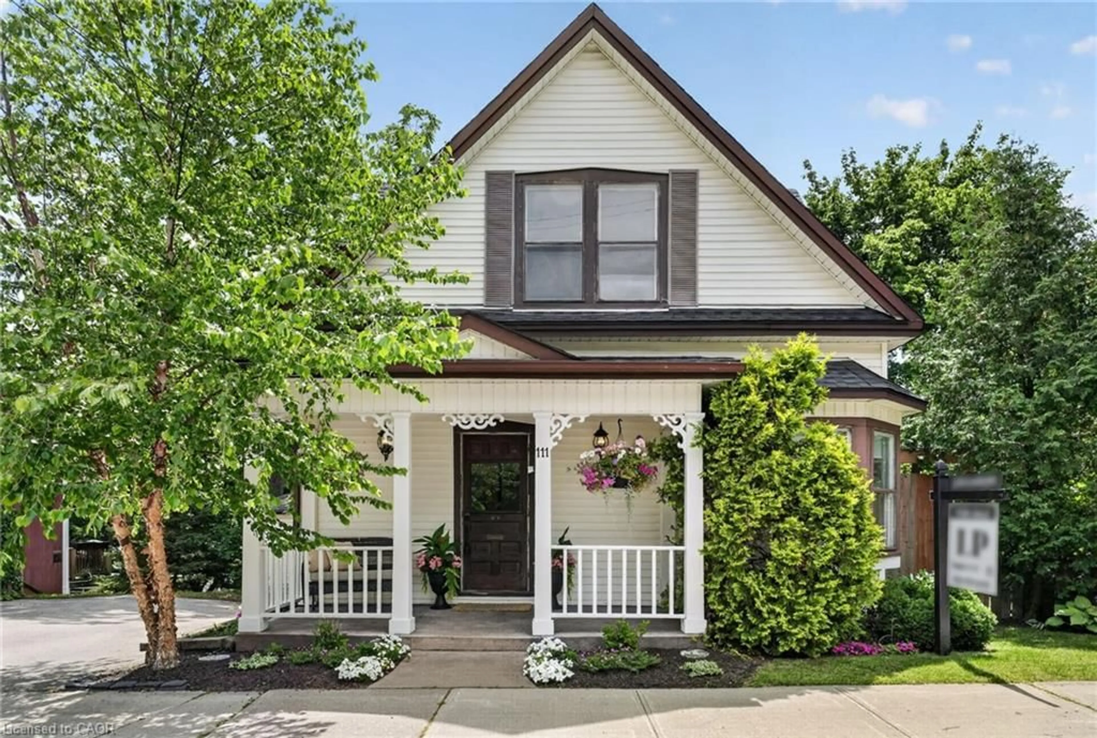 Home with brick exterior material, street for 111 Main St, Grimsby Ontario L3M 1R5