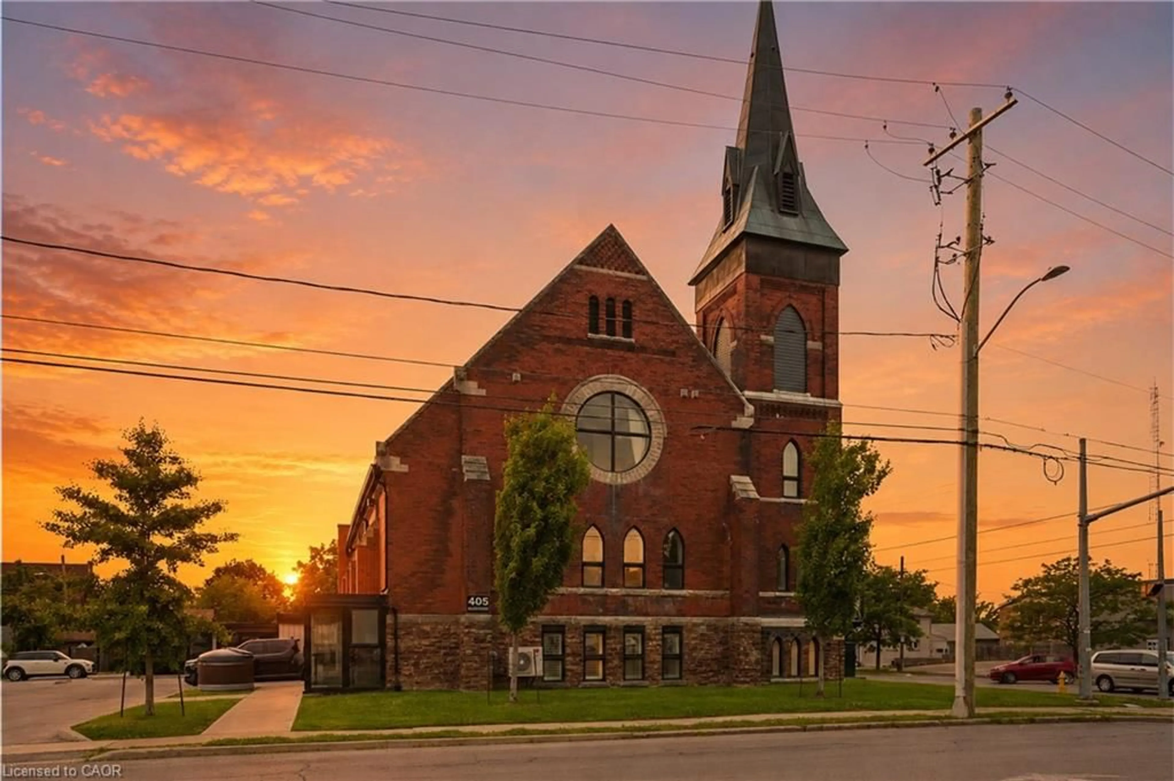 Home with brick exterior material, building for 405 Merritt St #8, St. Catharines Ontario L2P 1P5