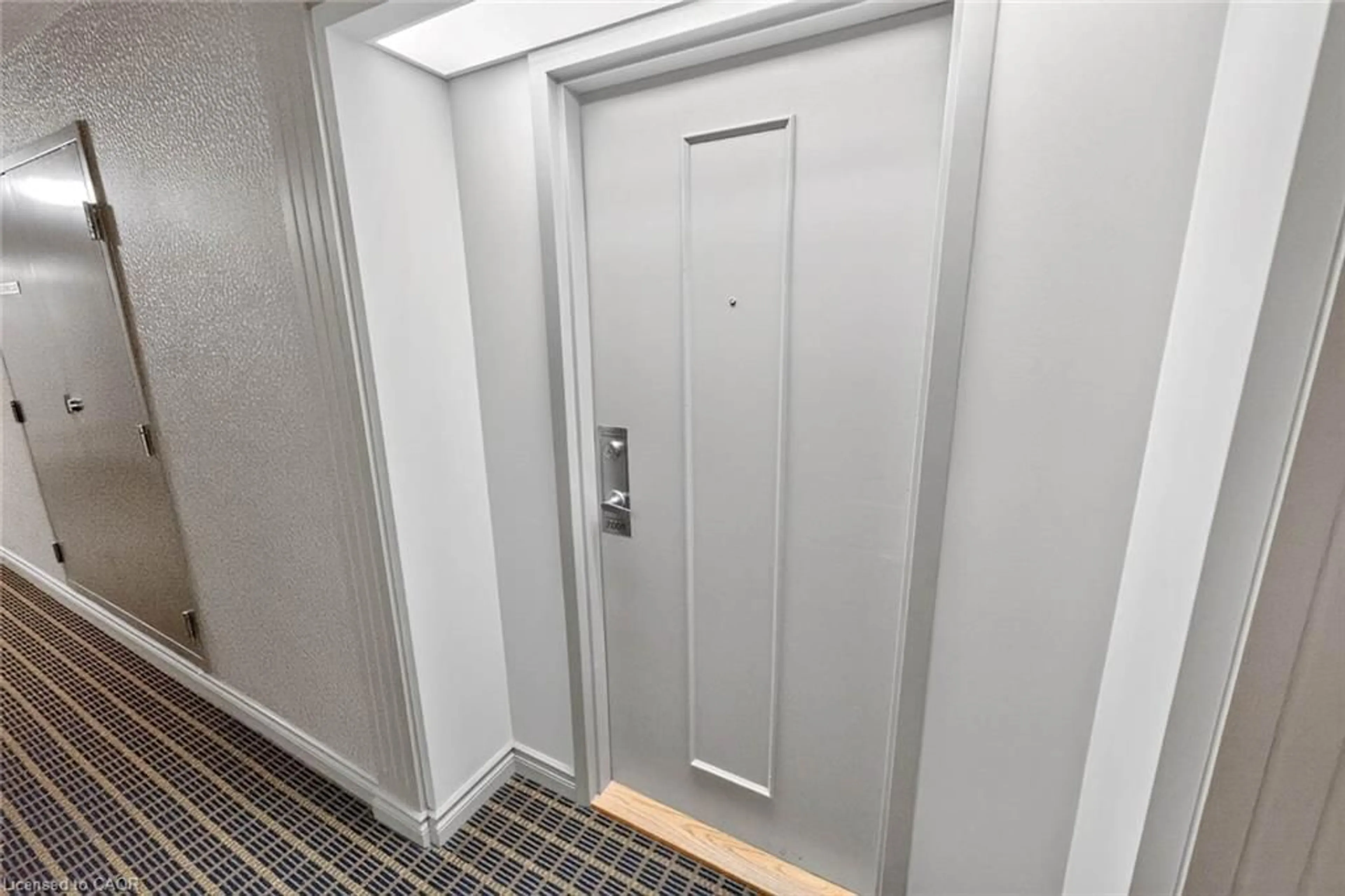 Indoor foyer for 135 Hillcrest Ave #2009, Peel Ontario L5B 4B1