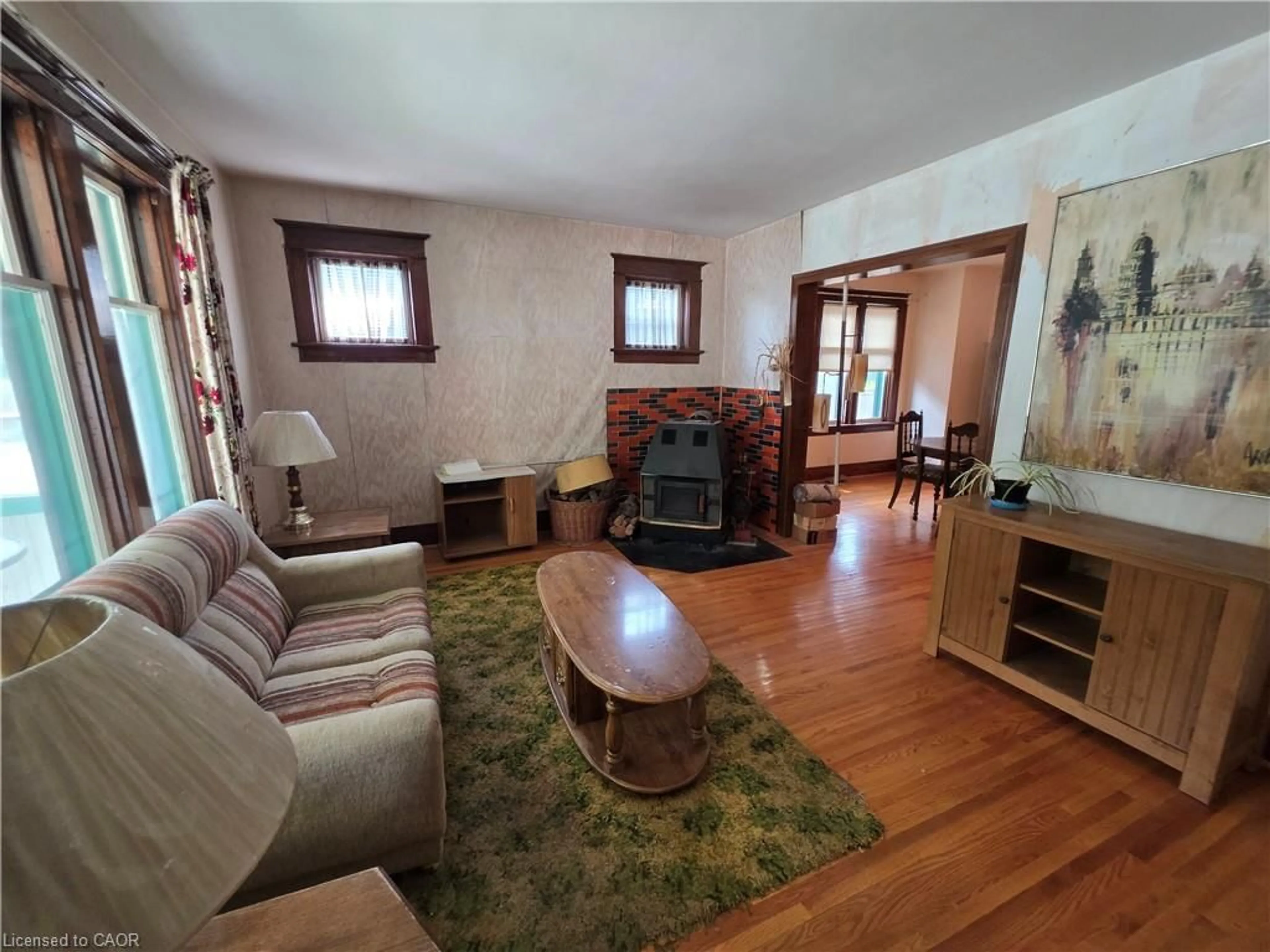 Living room with furniture, wood/laminate floor for 20 Fairview Ave, Kitchener Ontario N2H 3E8