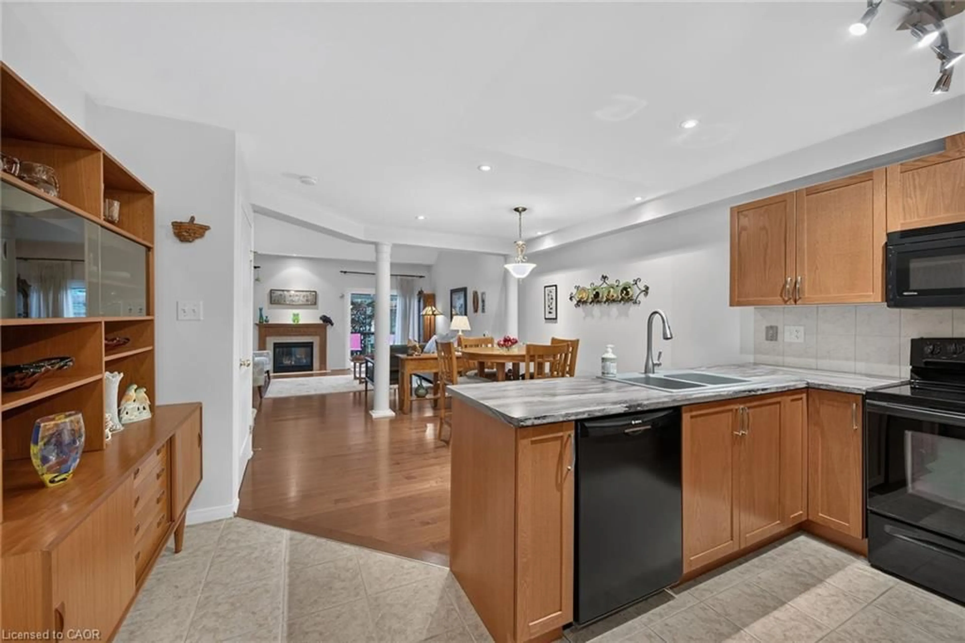 Open concept kitchen, ceramic/tile floor for 16 Appalachian Trail, Hamilton Ontario L9B 2X8