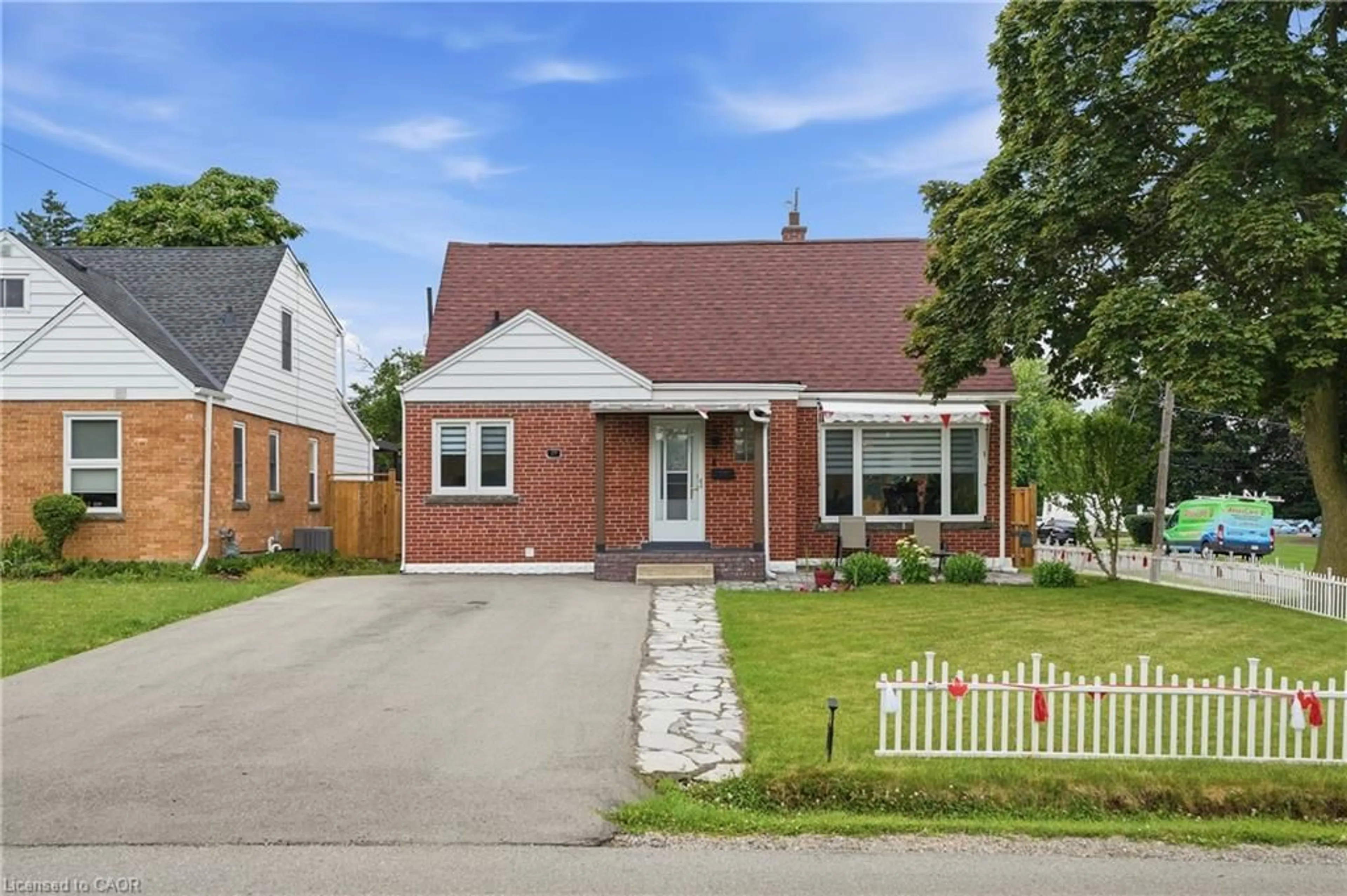 Home with brick exterior material, street for 29 Second St, Stoney Creek Ontario L8G 1Y8