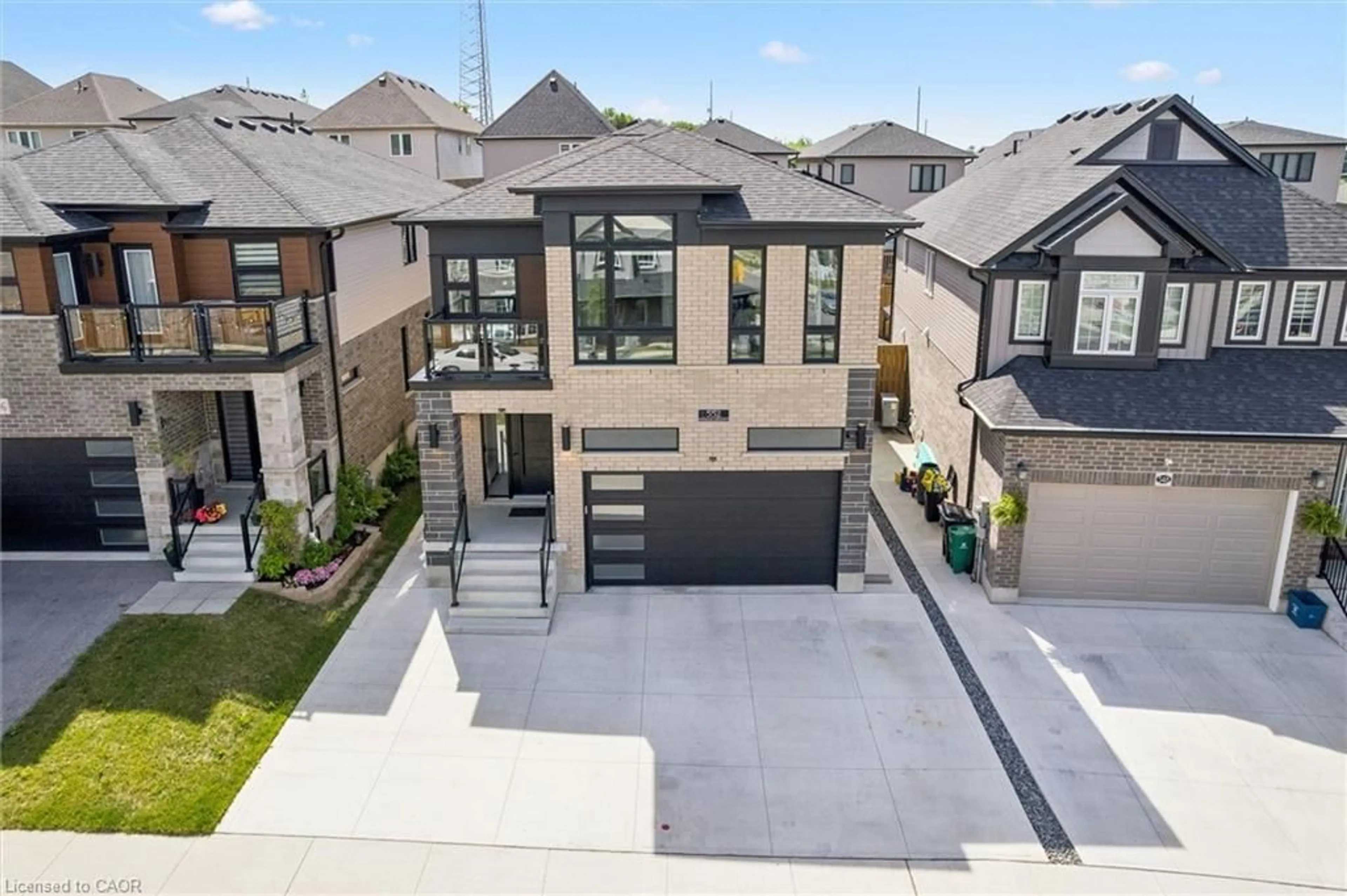 A pic from outside/outdoor area/front of a property/back of a property/a pic from drone, street for 552 Nathalie Cres, Kitchener Ontario N2E 0H9