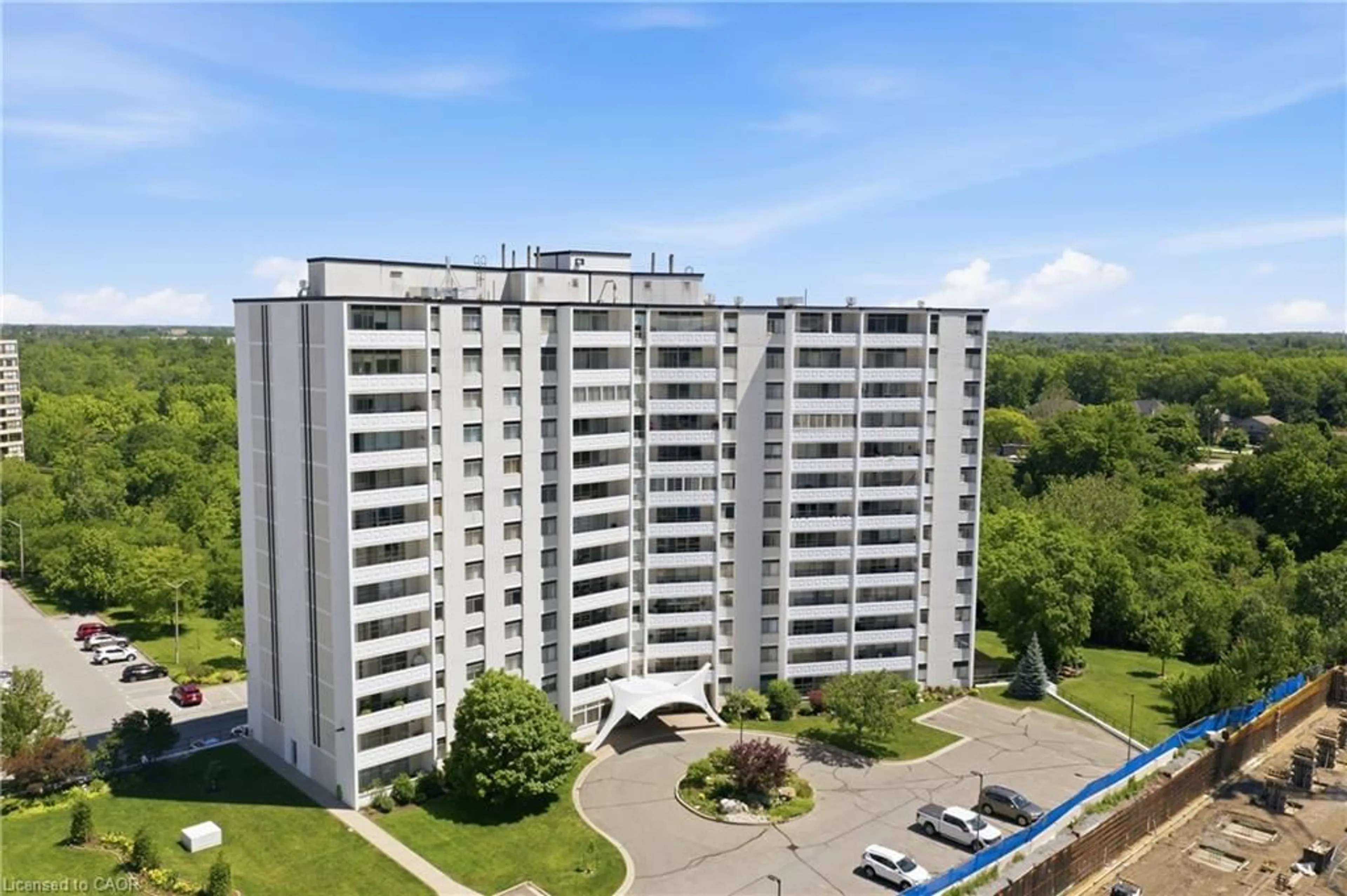 A pic from outside/outdoor area/front of a property/back of a property/a pic from drone, building for 15 Towering Heights Blvd #1005, St. Catharines Ontario L2T 3G7