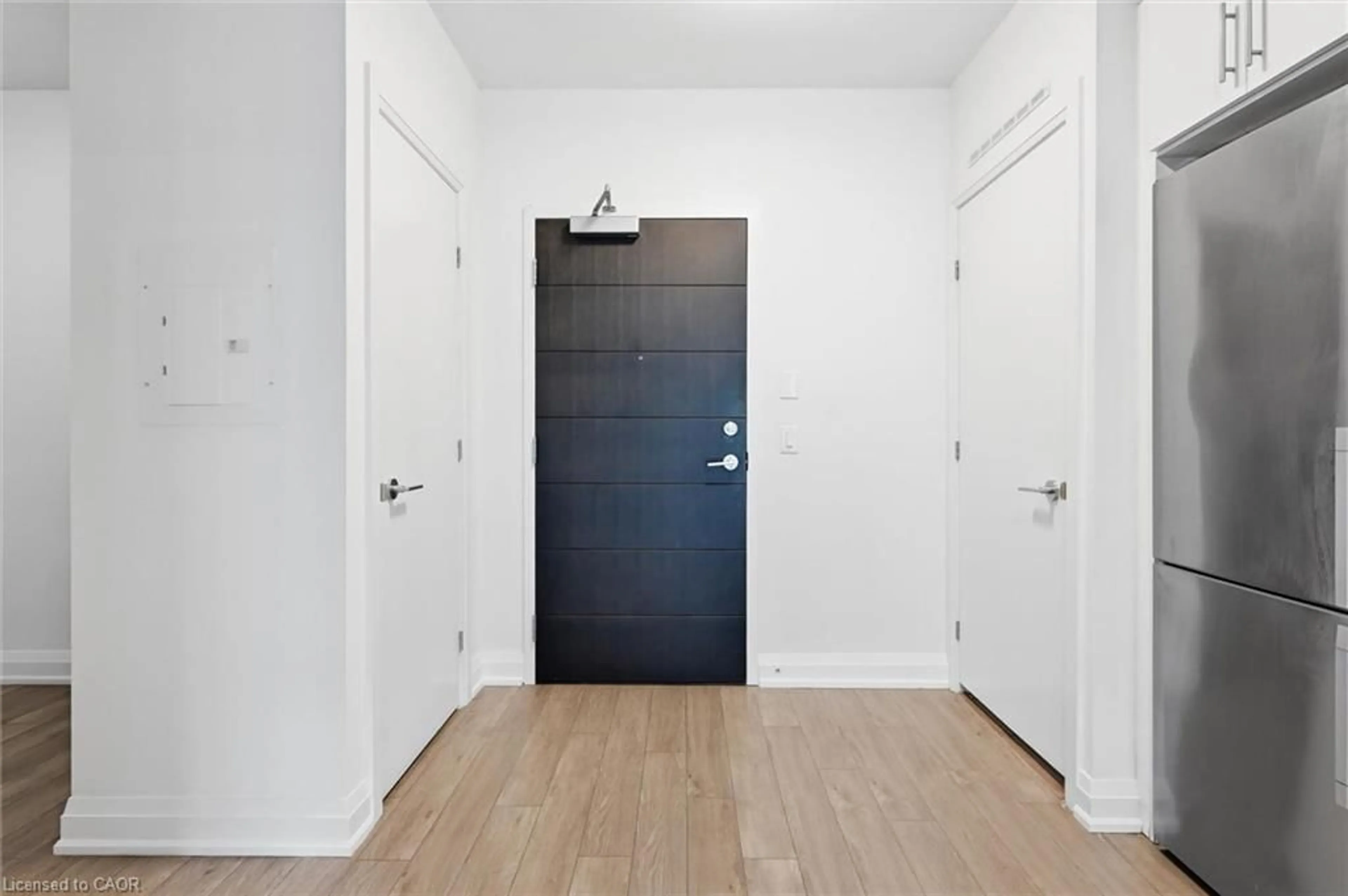 Indoor entryway for 212 King William St #418, Hamilton Ontario L8N 1B5