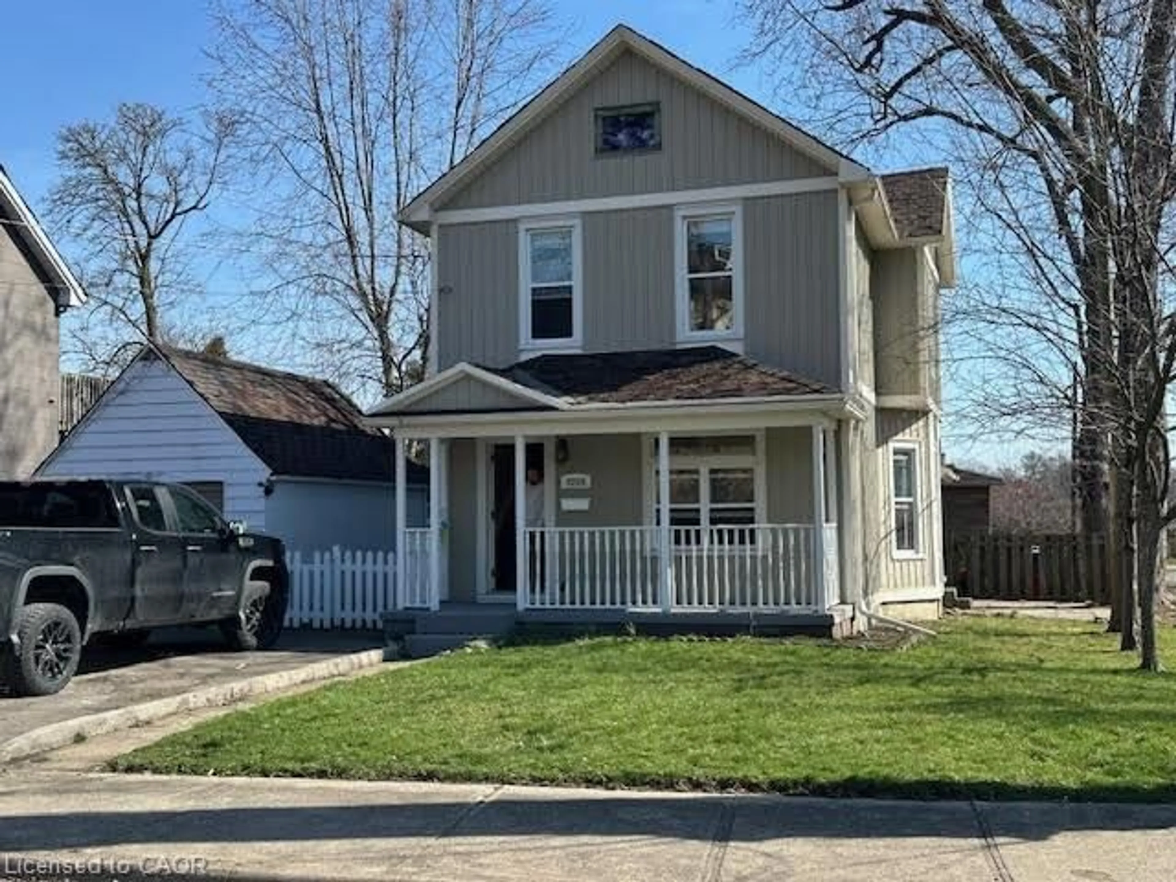 Home with vinyl exterior material, street for 4208 Terrace Ave, Niagara Falls Ontario L2E 2J4