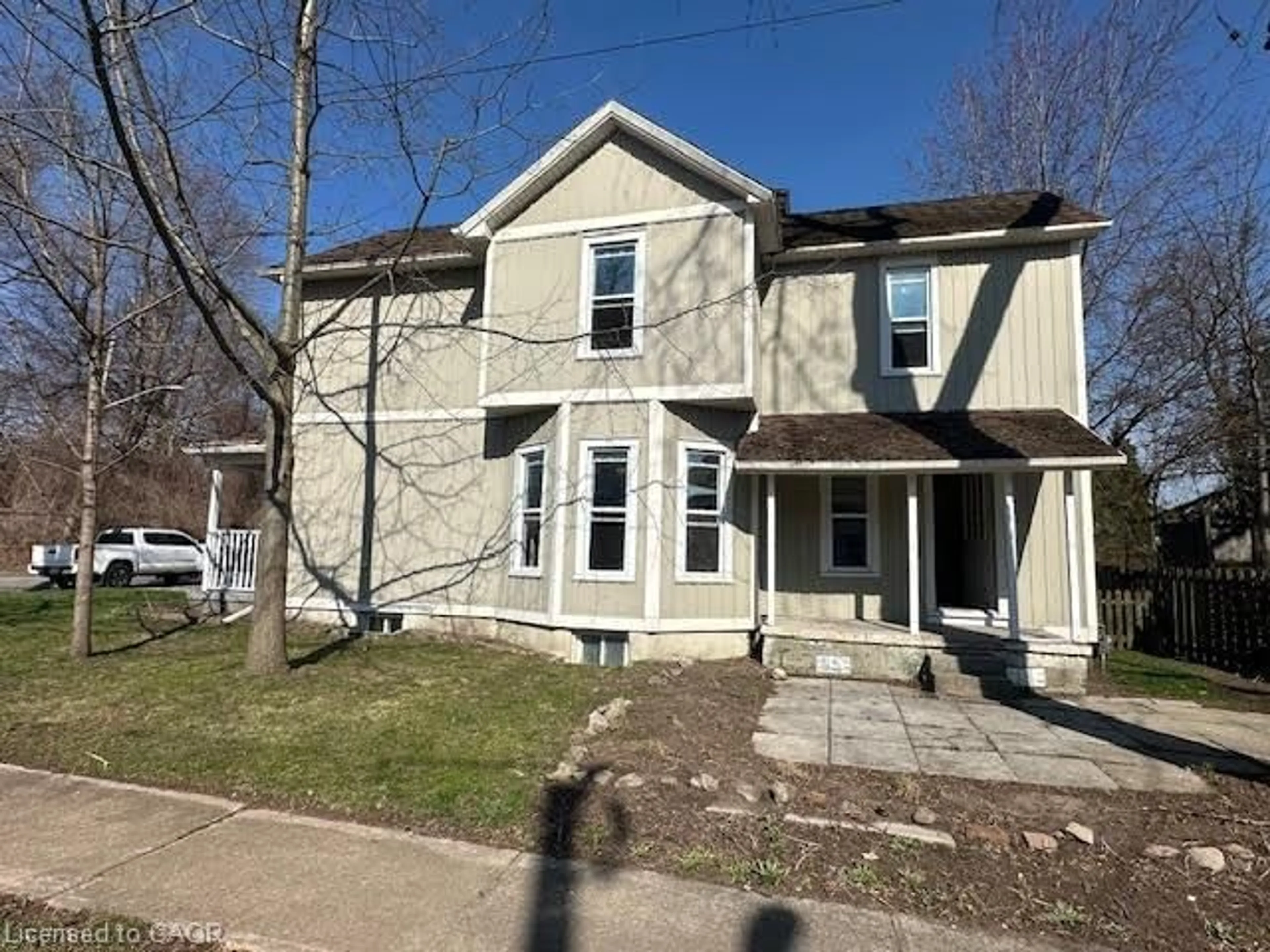 A pic from outside/outdoor area/front of a property/back of a property/a pic from drone, street for 4208 Terrace Ave, Niagara Falls Ontario L2E 2J4