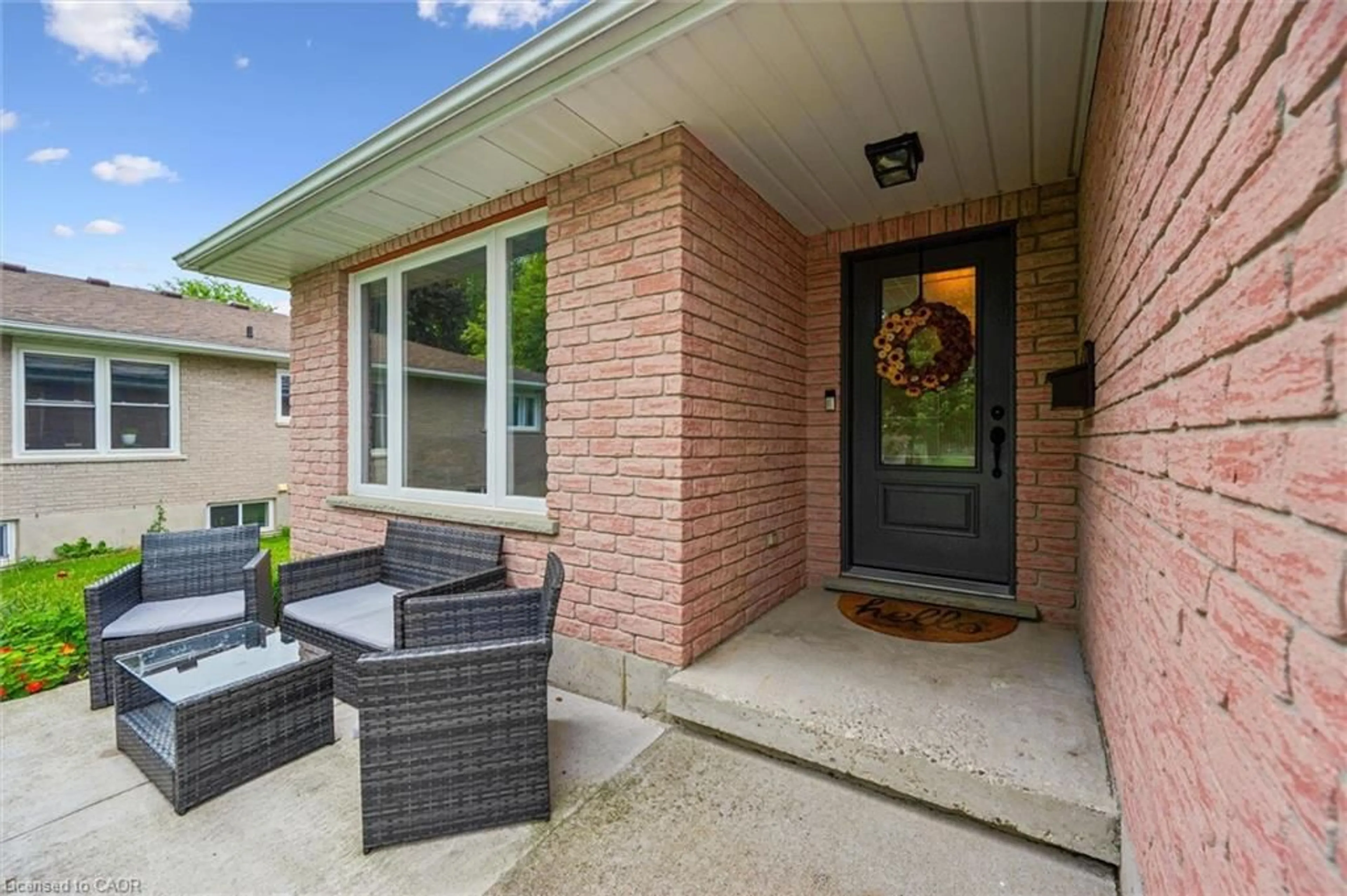 Patio, street for 7 Fern Pl, Listowel Ontario N4W 3K6