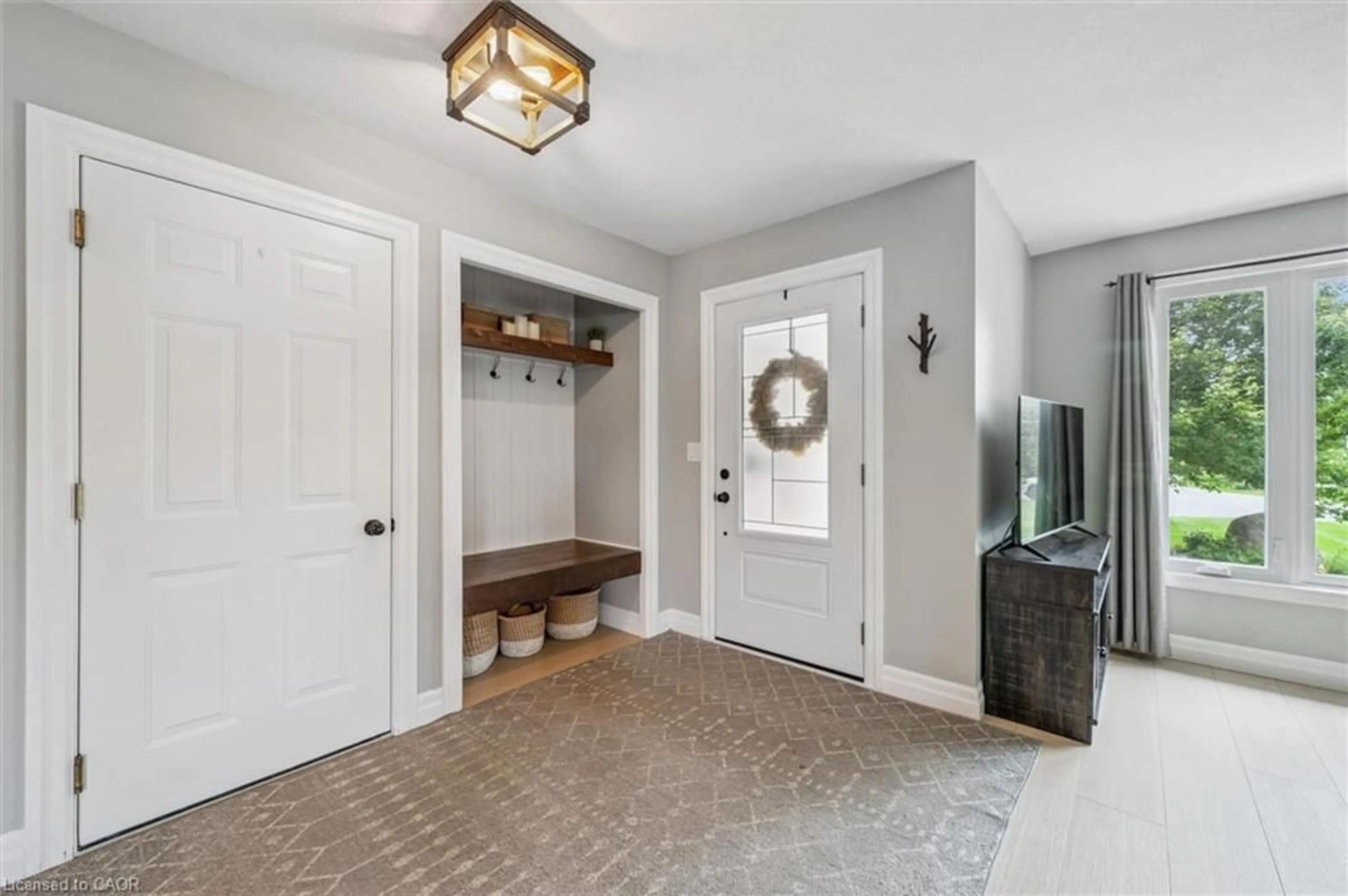 Indoor entryway for 7 Fern Pl, Listowel Ontario N4W 3K6