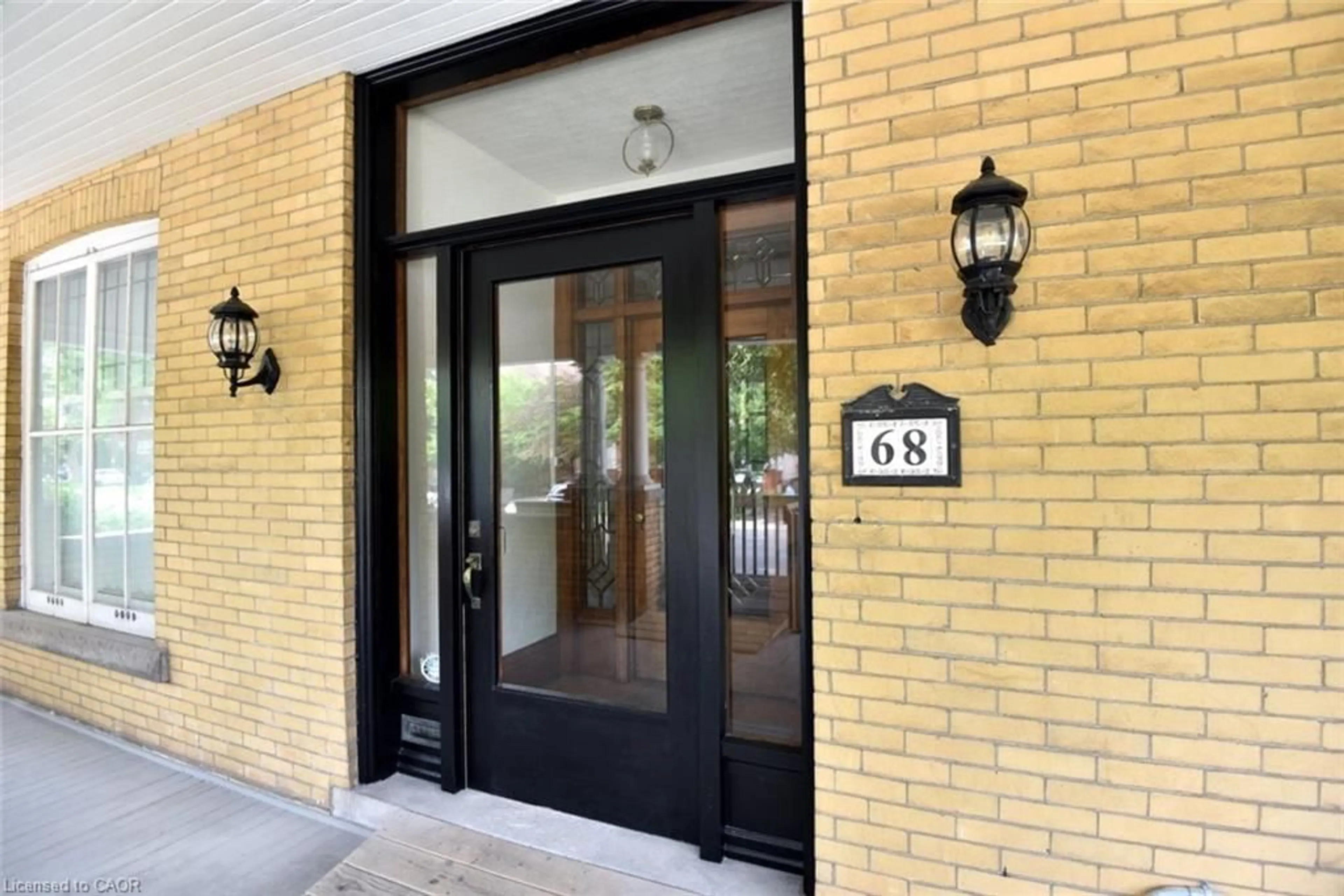 Indoor entryway for 68 Sherman Ave, Hamilton Ontario L8M 2P7