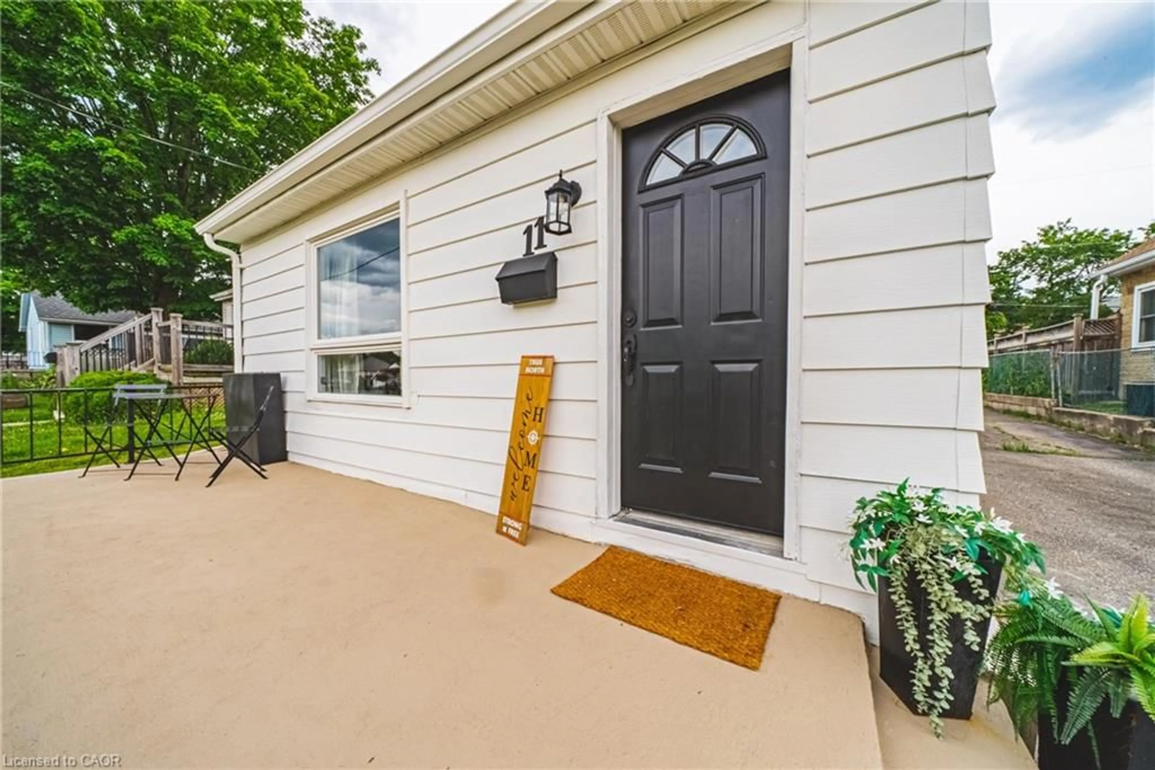 Home with vinyl exterior material, street for 11 Broadview Ave, Cambridge Ontario N1R 3V6
