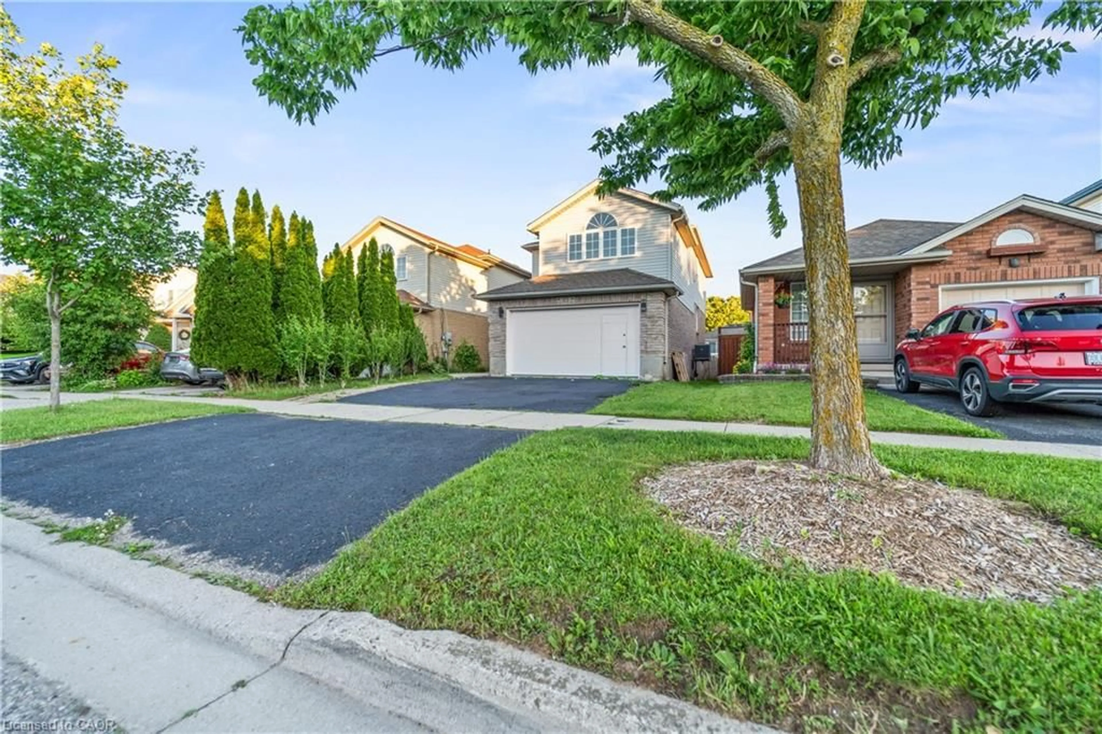 Home with brick exterior material, street for 25 Bush Clover Cres, Kitchener Ontario N2E 3P9