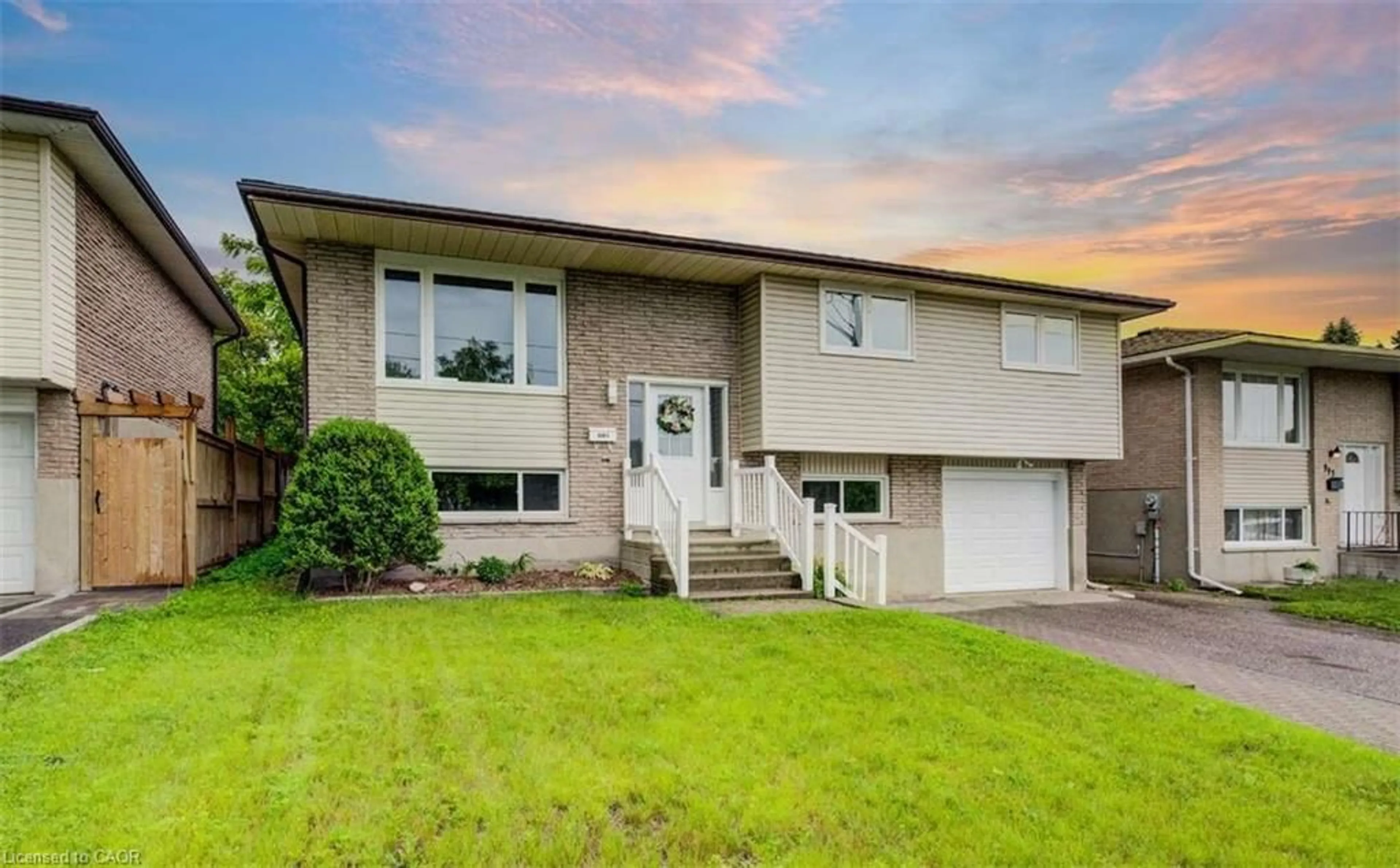 Home with vinyl exterior material, street for 939 Strasburg Rd, Kitchener Ontario N2E 1T6
