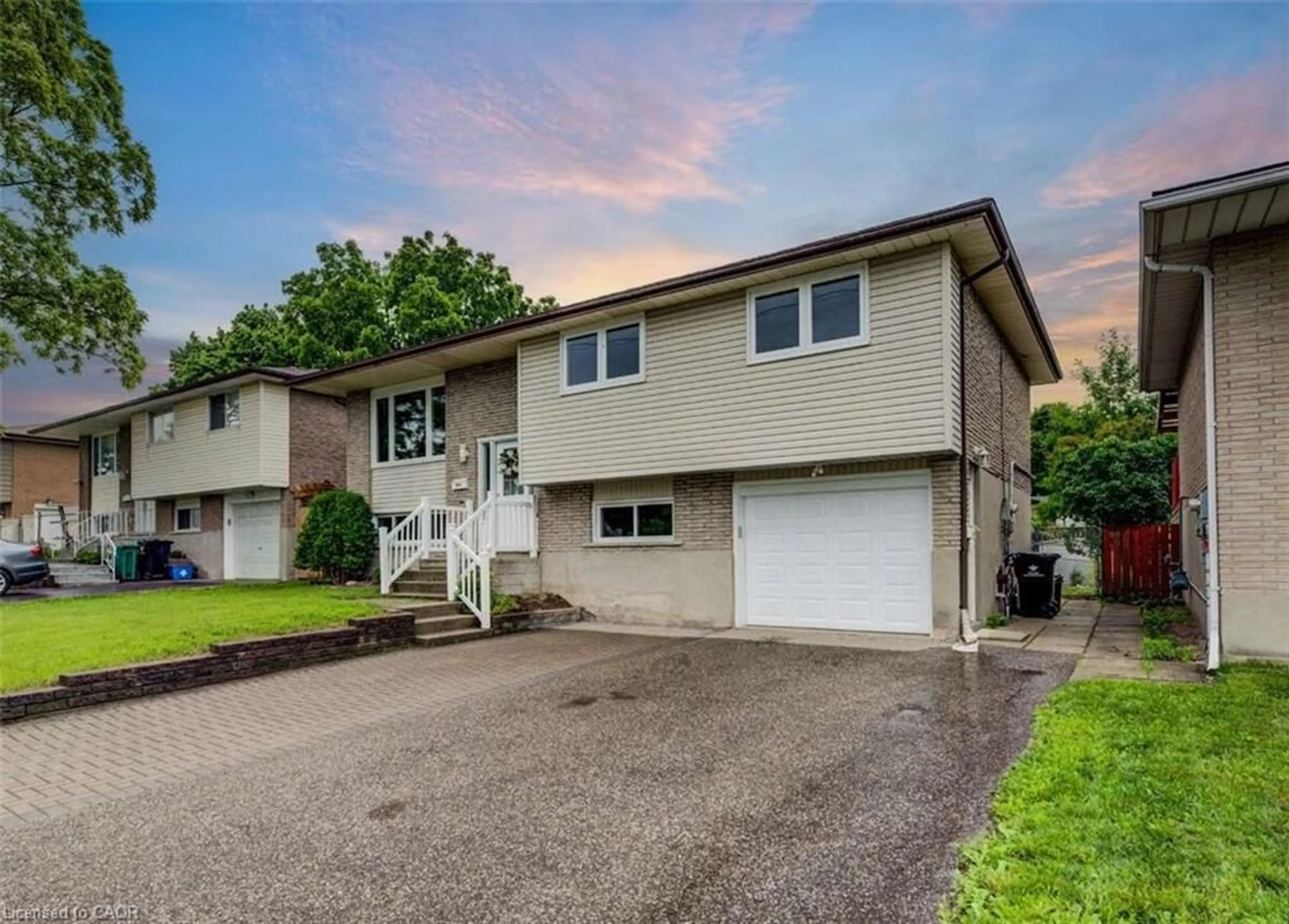 Home with vinyl exterior material, street for 939 Strasburg Rd, Kitchener Ontario N2E 1T6