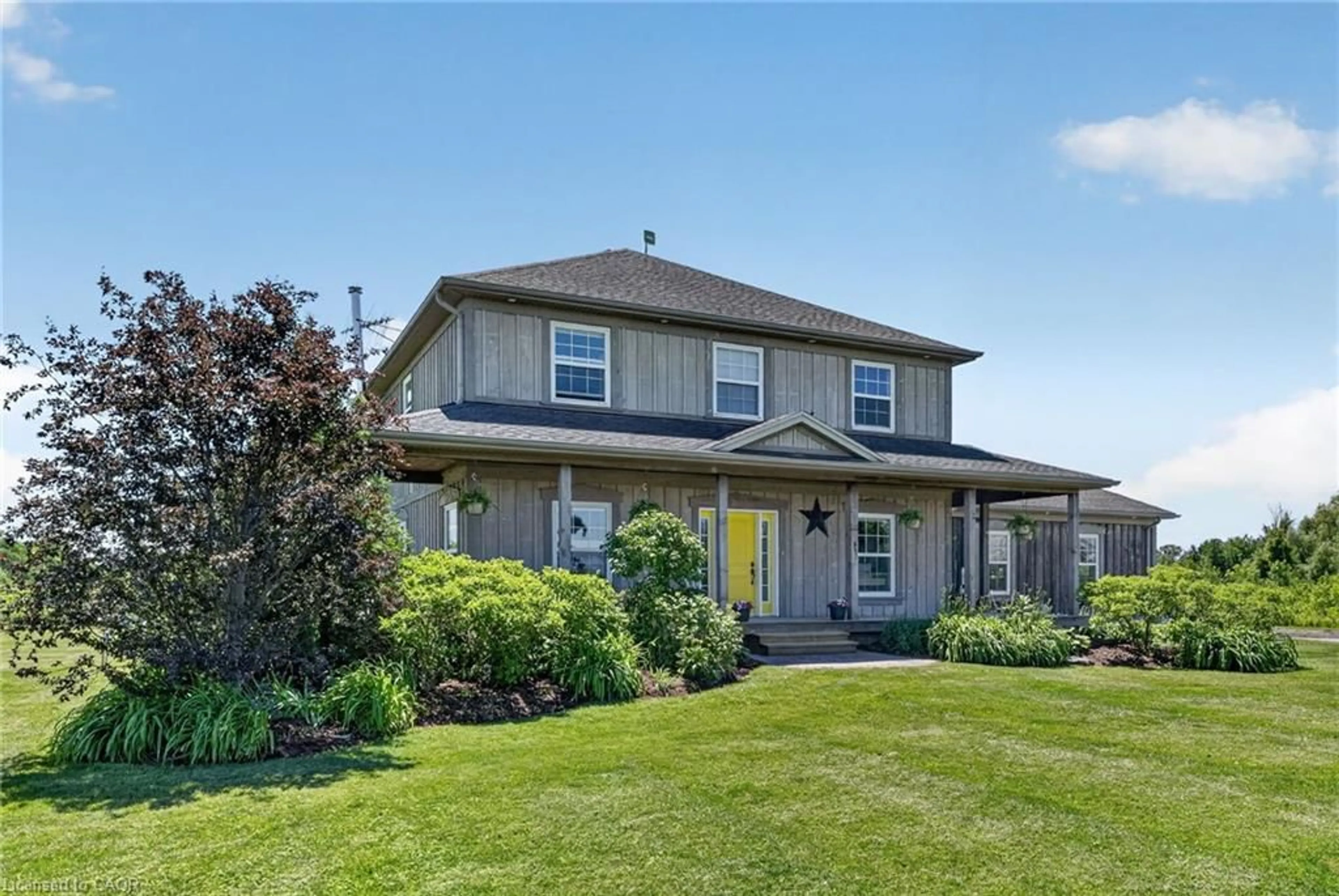 Home with vinyl exterior material, street for 5600 Yonge St, Smithville Ontario L0R 2A0