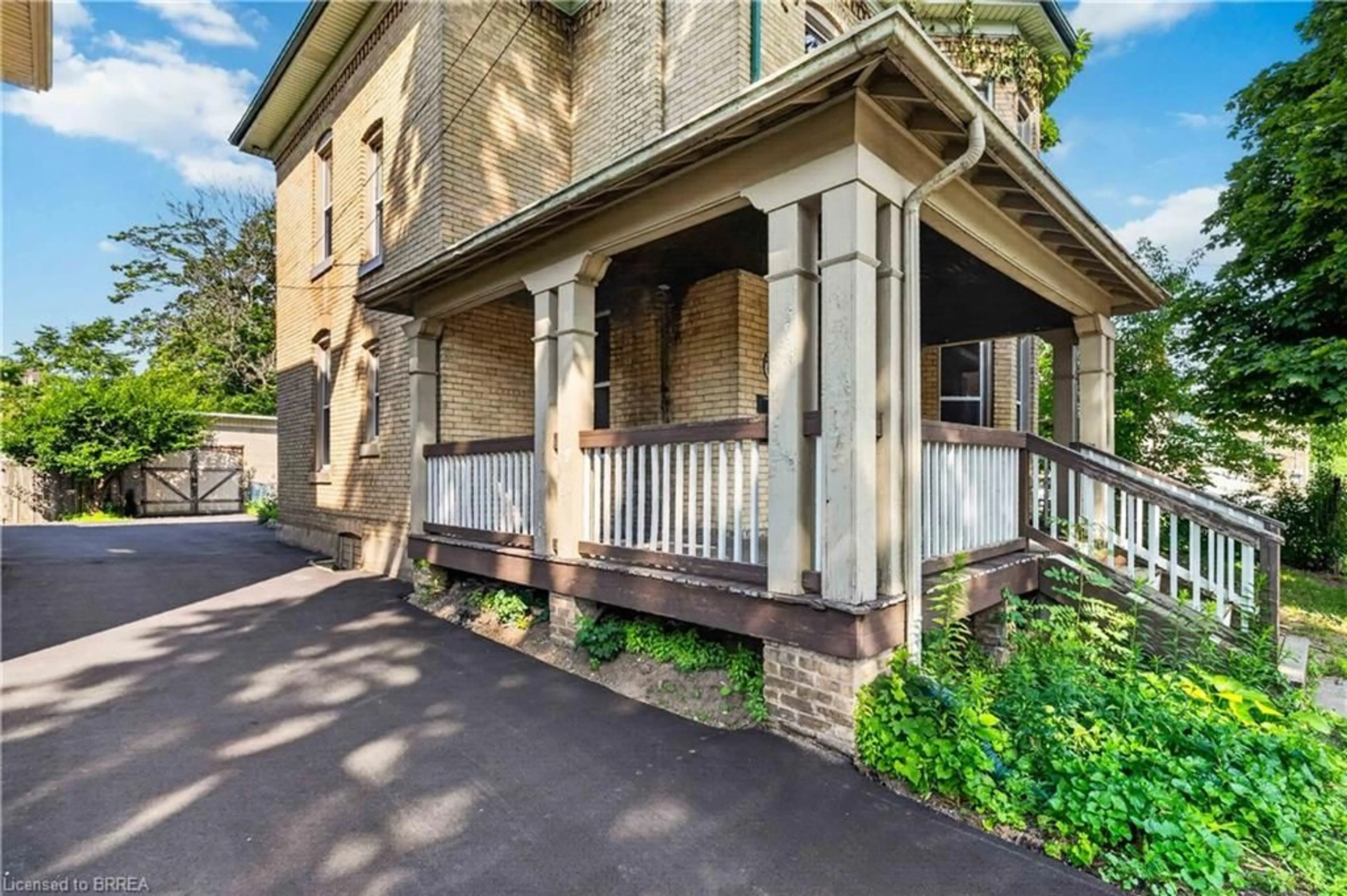Unknown for 74 Pearl St, Brantford Ontario N3T 3N7