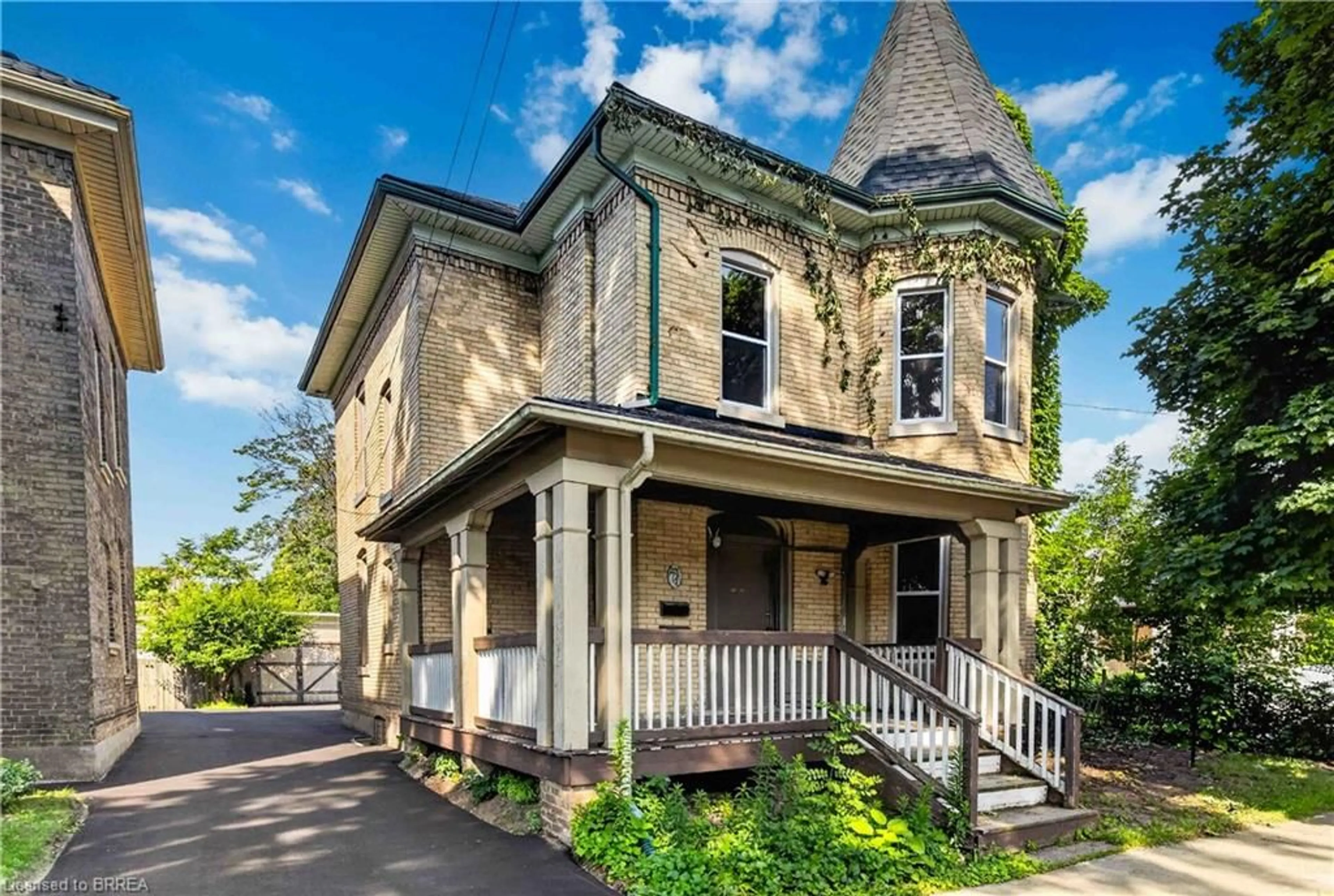 Home with brick exterior material, building for 74 Pearl St, Brantford Ontario N3T 3N7