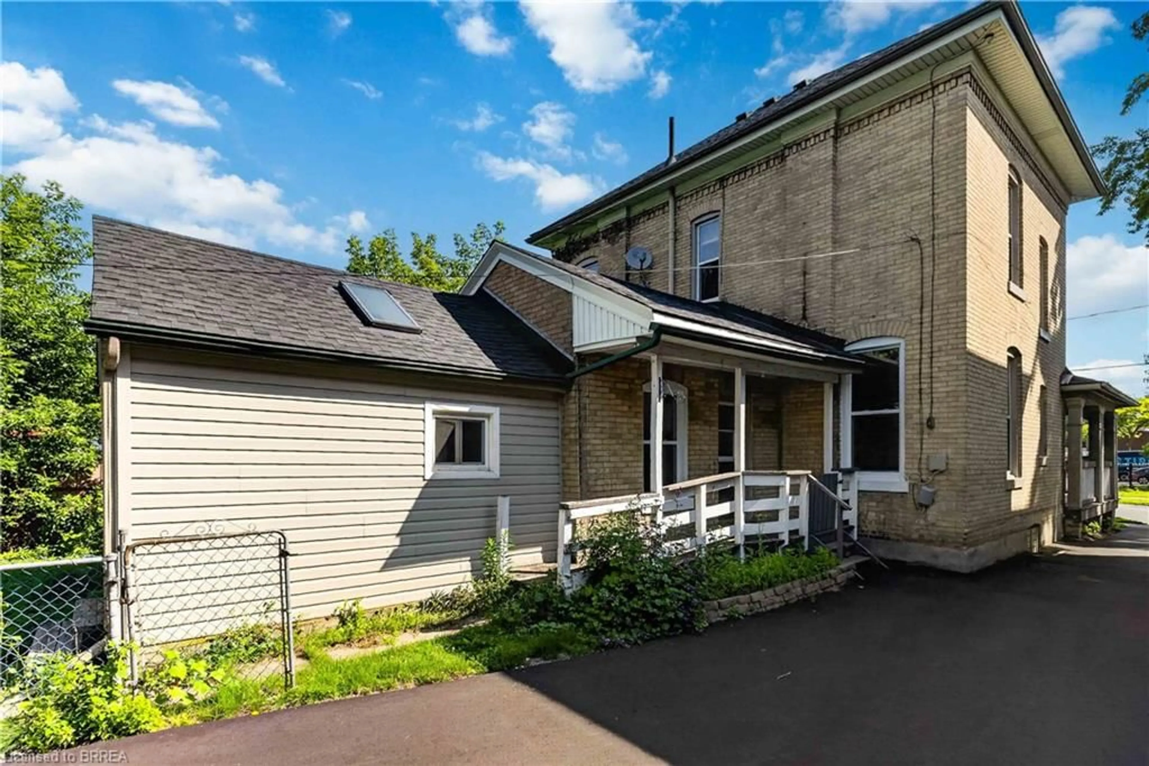 Unknown for 74 Pearl St, Brantford Ontario N3T 3N7