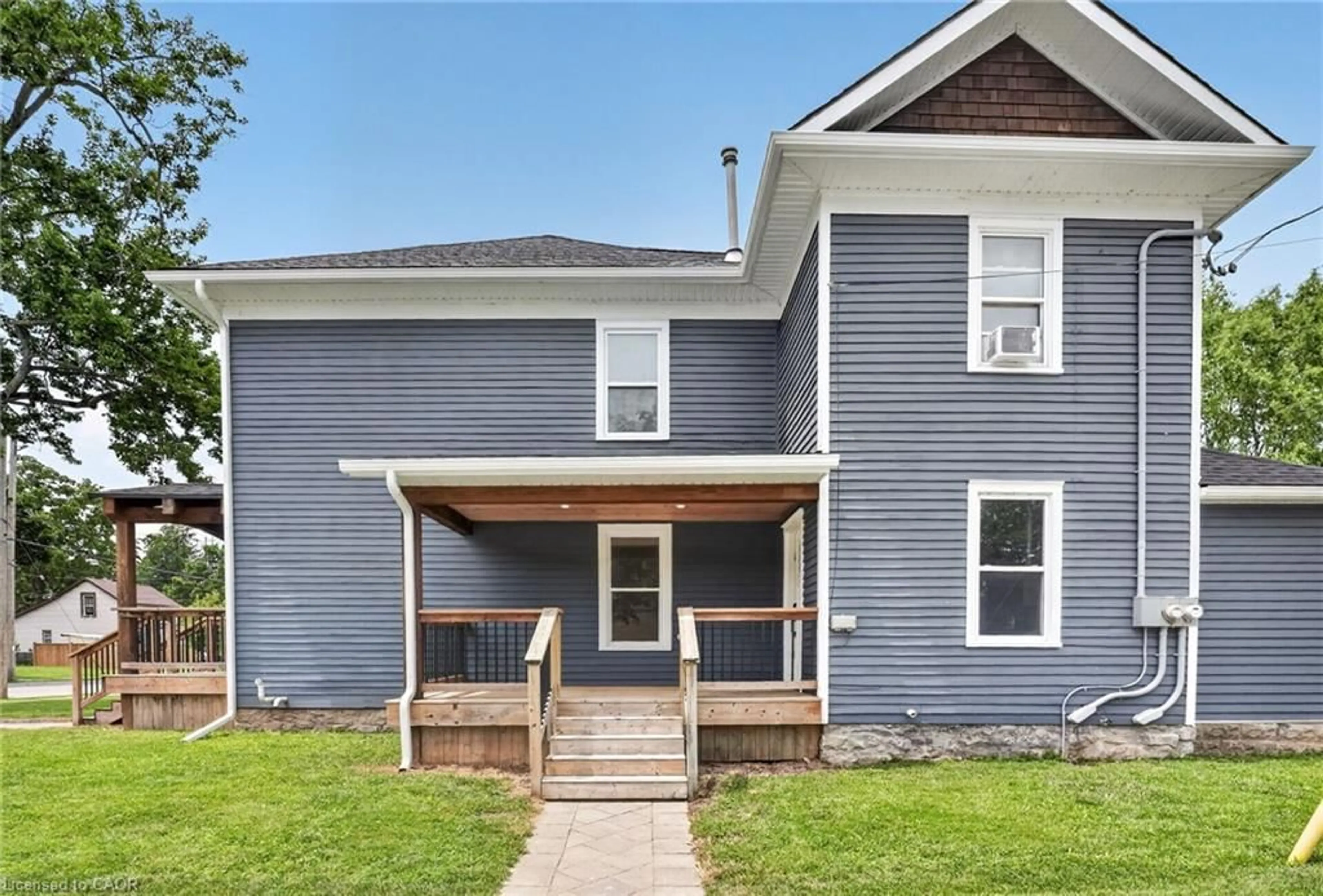Home with vinyl exterior material, building for 317 Alder St, Haldimand County Ontario N1A 1R7