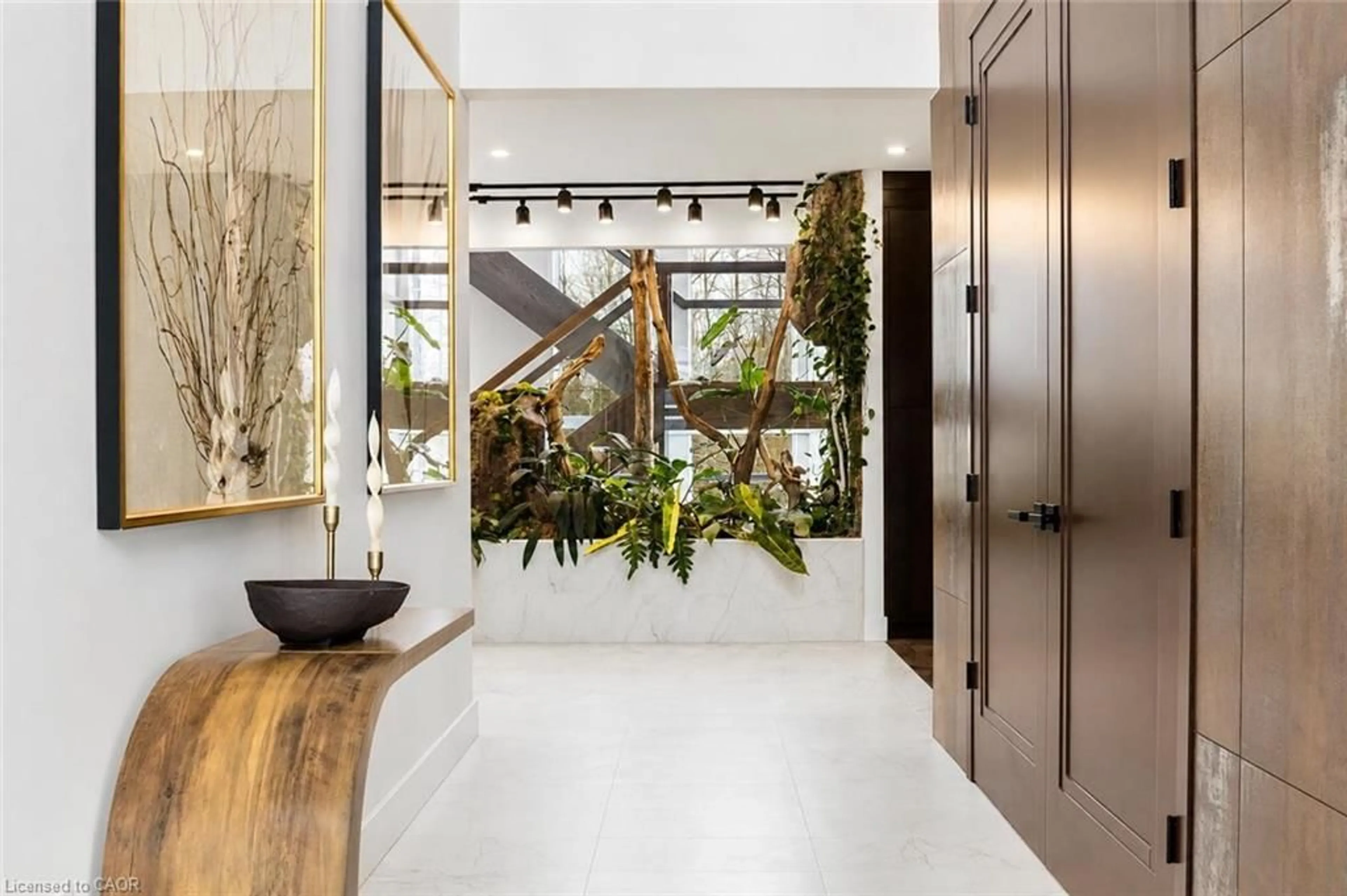 Indoor entryway for 11 Cherrywood Lane, Fergus Ontario N1M 2W3