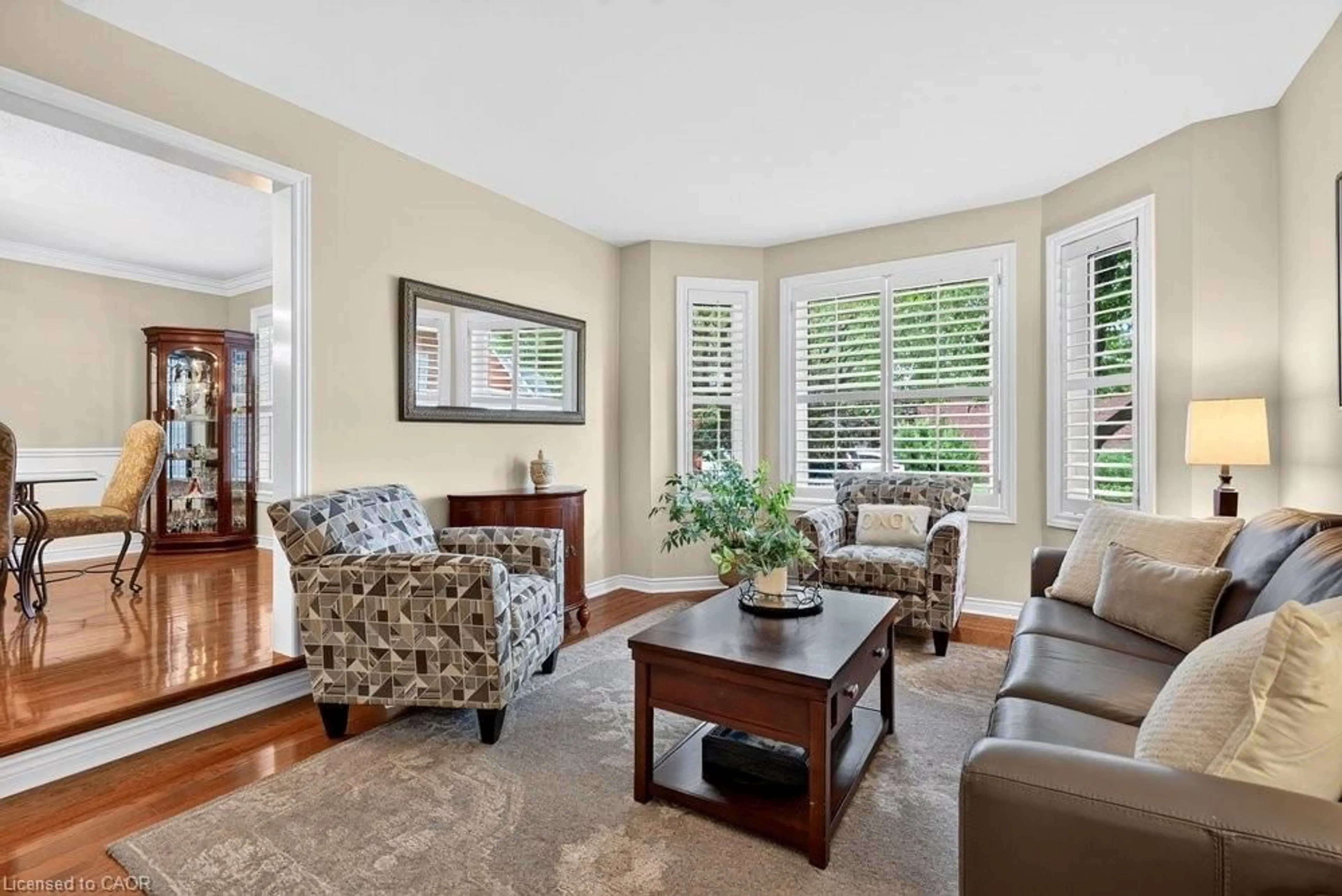 Living room with furniture, unknown for 3334 Trelawny Cir, Mississauga Ontario L5N 6N5
