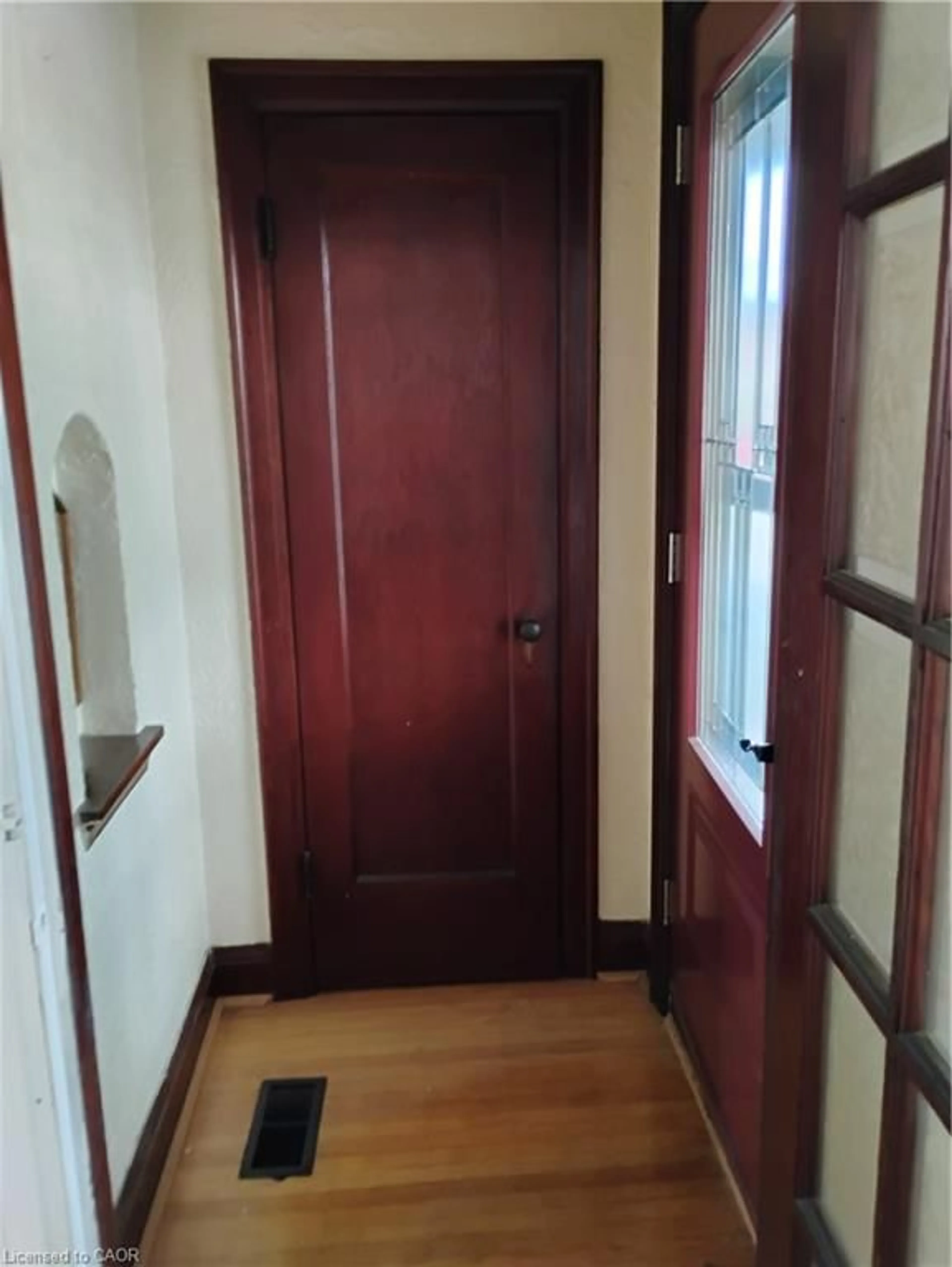Indoor foyer for 65 Harmony Ave, Hamilton Ontario L8H 4X5