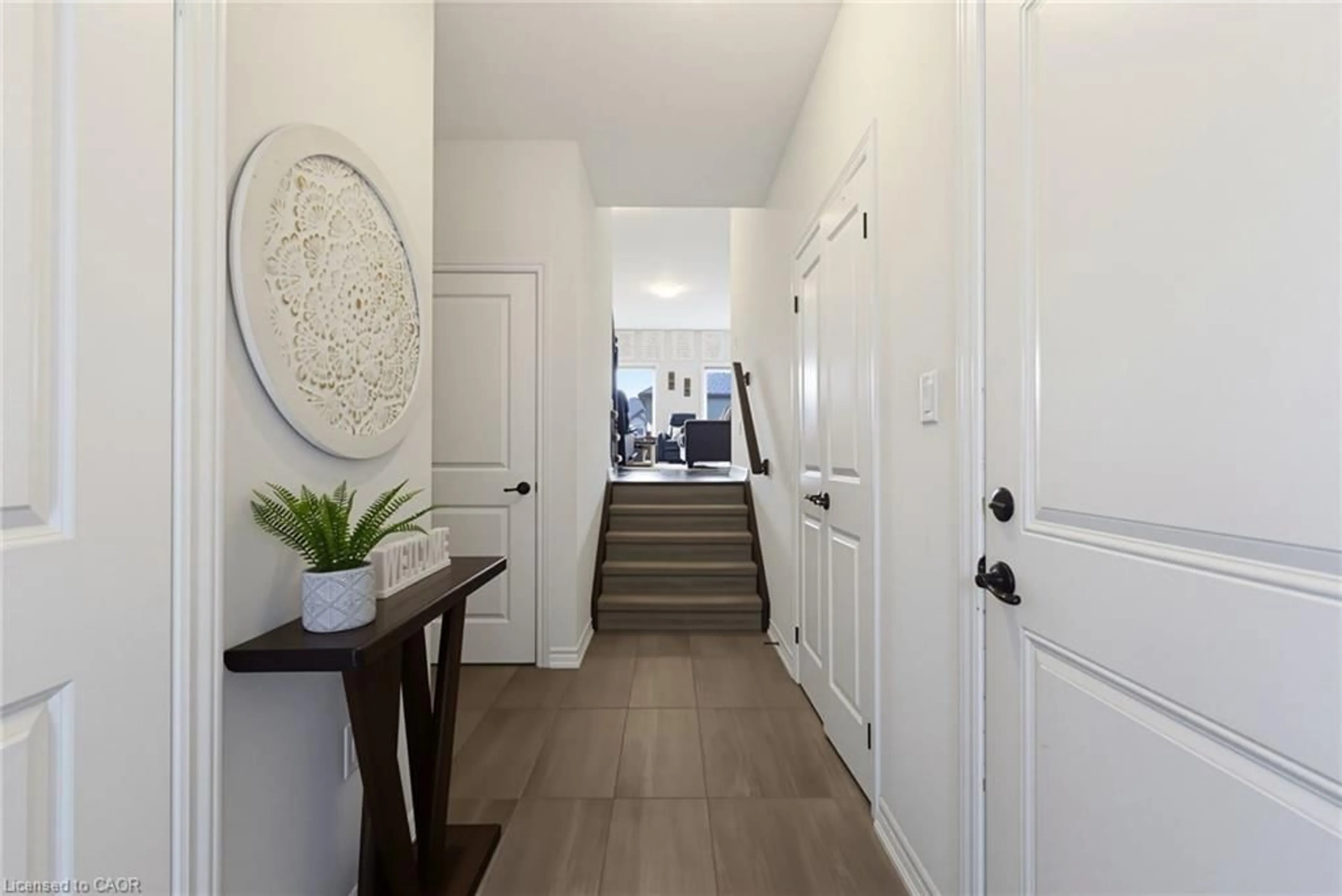 Indoor entryway for 324 Equestrian Way #49, Cambridge Ontario N3E 0E2