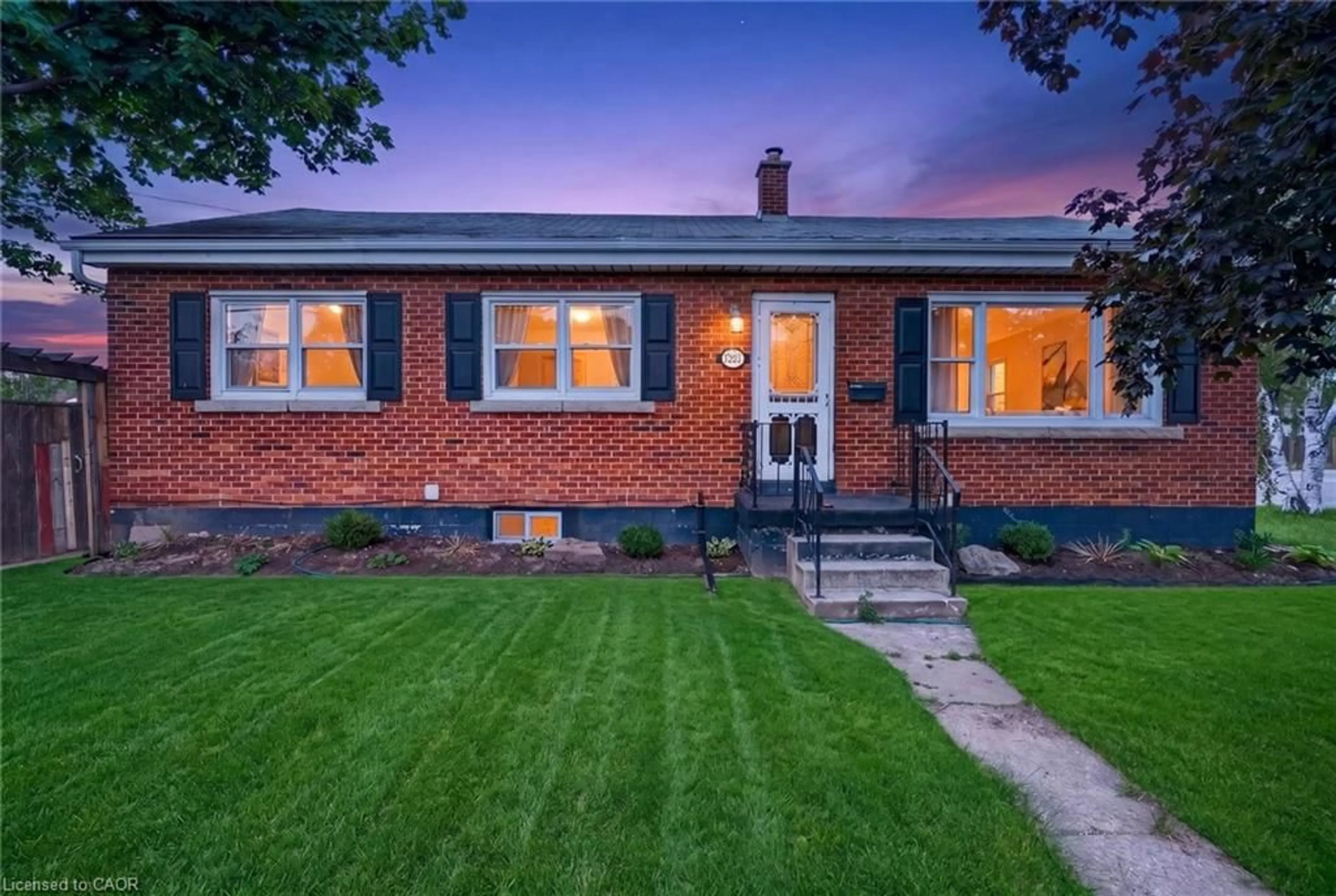 Home with brick exterior material, street for 2265 Prospect St, Burlington Ontario L7R 1Z9
